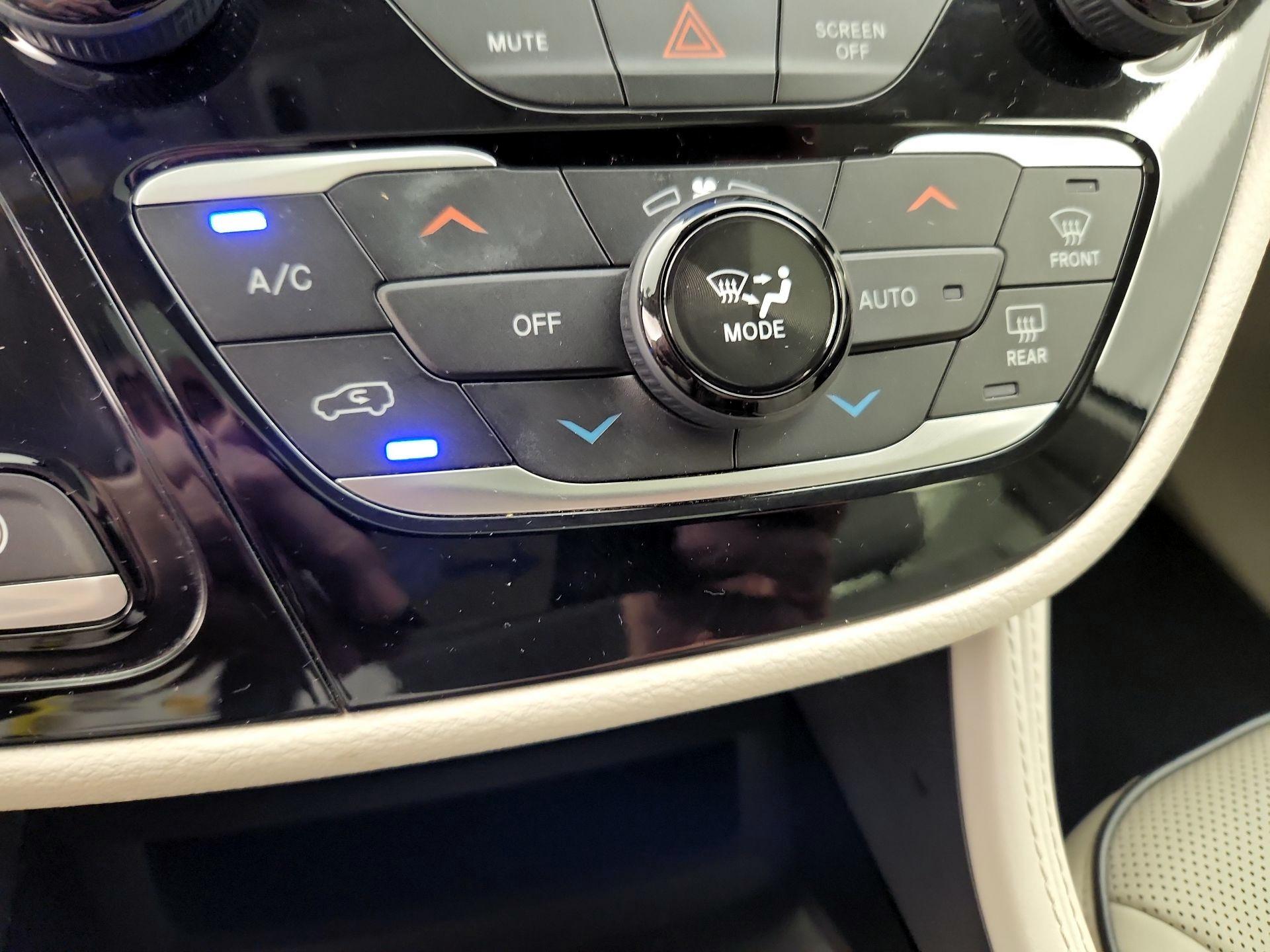Thumbnail: 2021 Chrysler Pacifica - 16