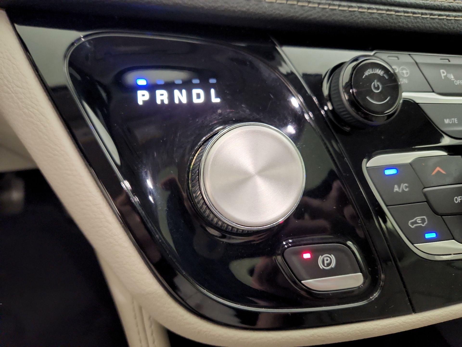 Thumbnail: 2021 Chrysler Pacifica - 17