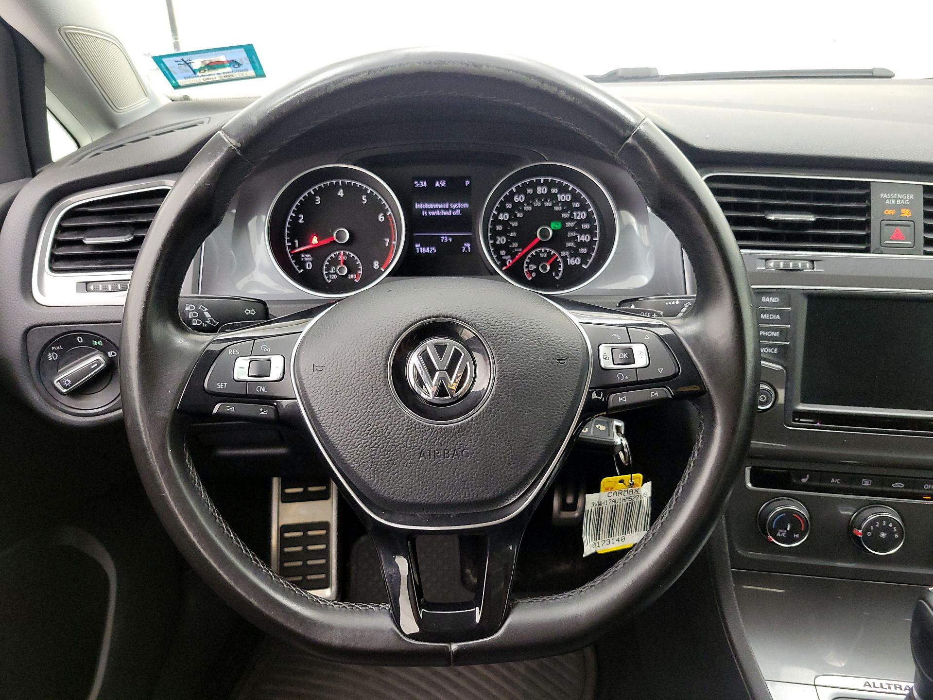 Thumbnail: 2017 Volkswagen Golf - 10