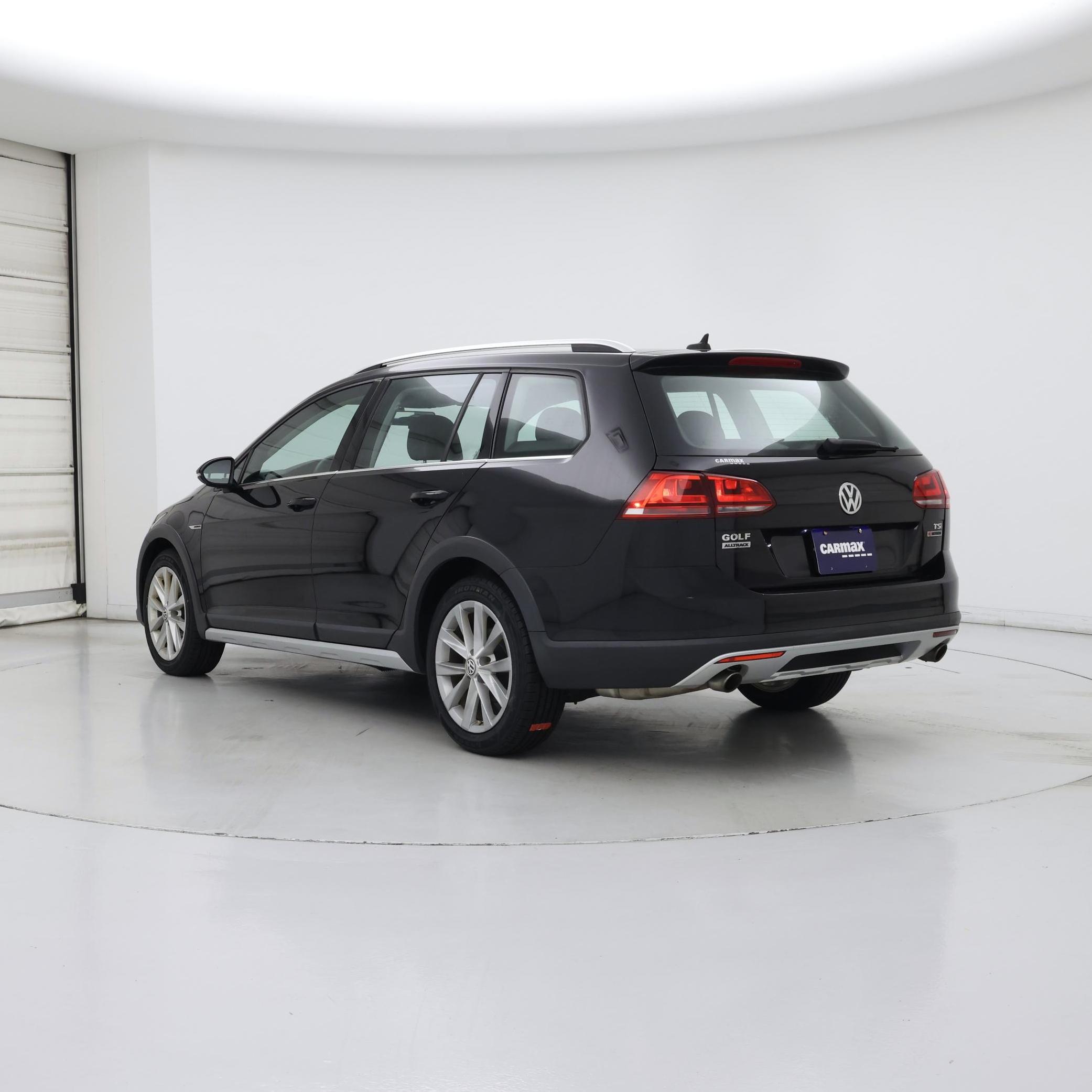 Thumbnail: 2017 Volkswagen Golf - 2