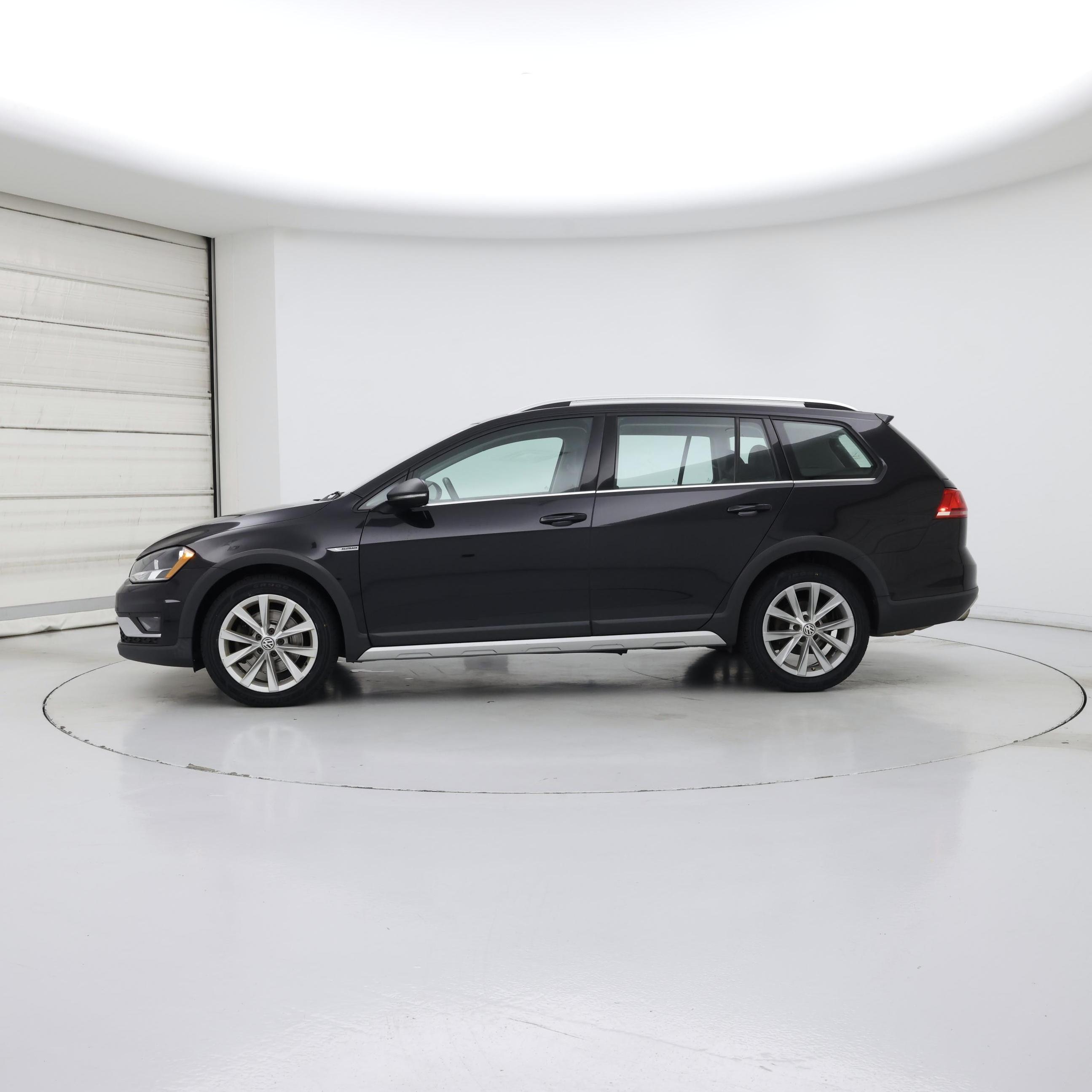 Thumbnail: 2017 Volkswagen Golf - 3