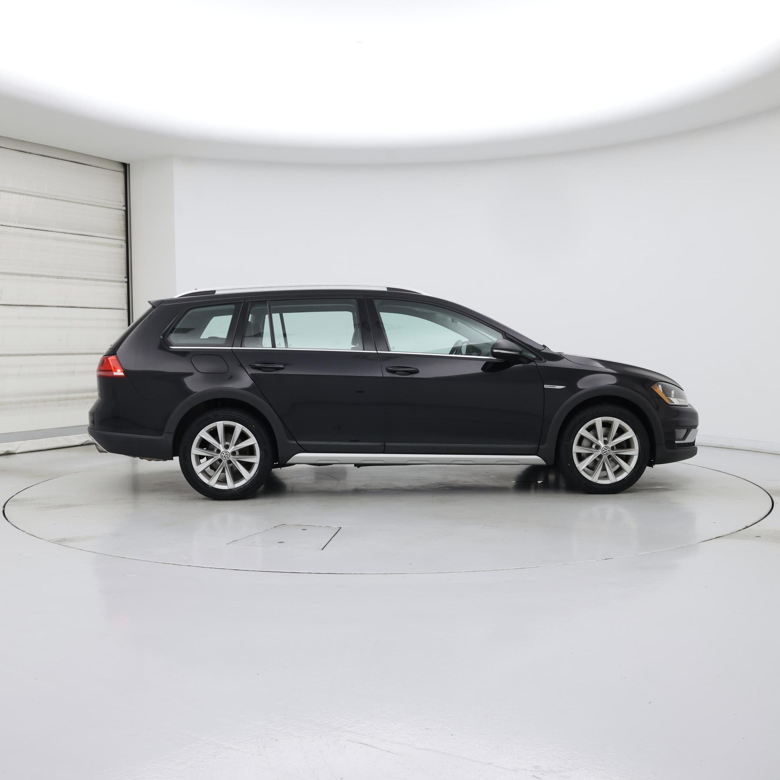 Thumbnail: 2017 Volkswagen Golf - 7