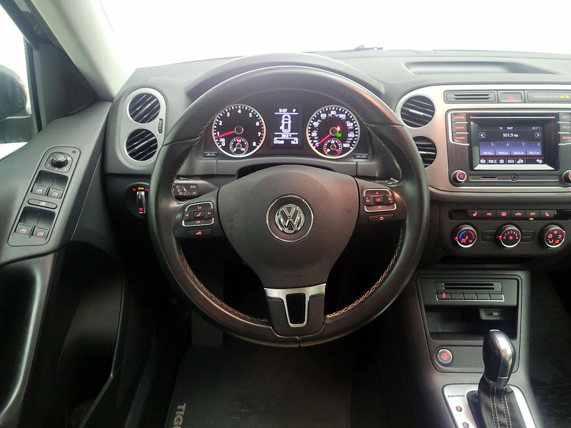 Thumbnail: 2016 Volkswagen Tiguan - 10