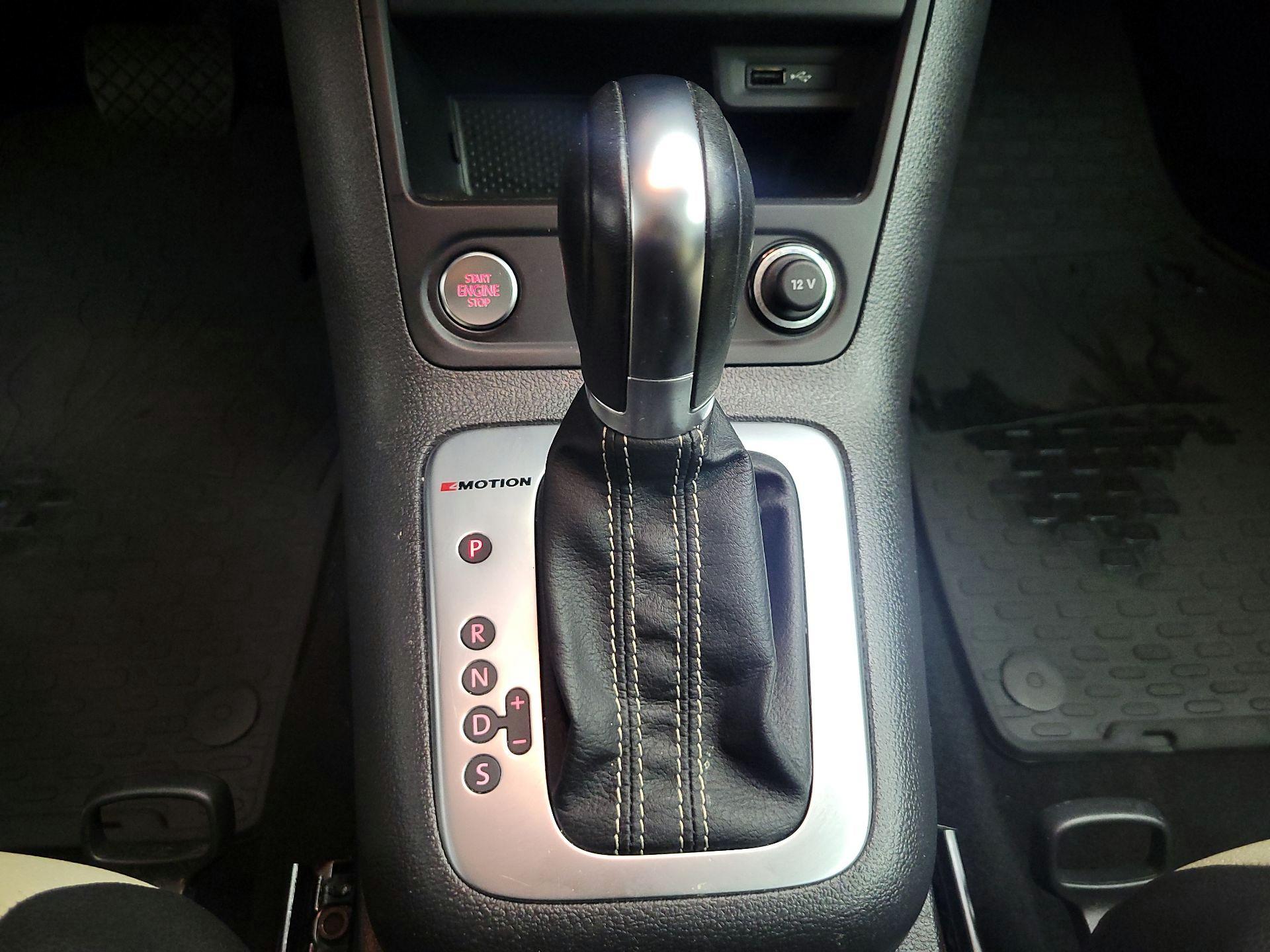 Thumbnail: 2016 Volkswagen Tiguan - 16