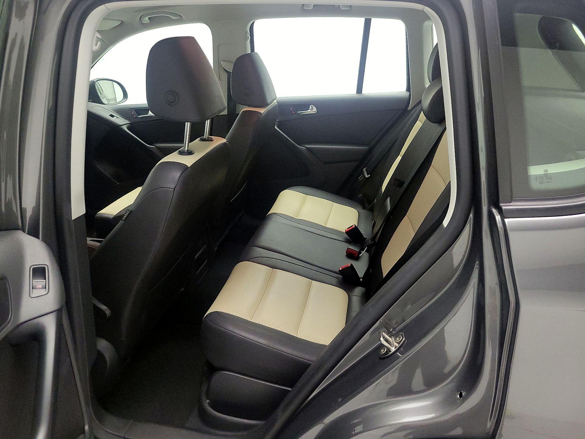 Thumbnail: 2016 Volkswagen Tiguan - 17