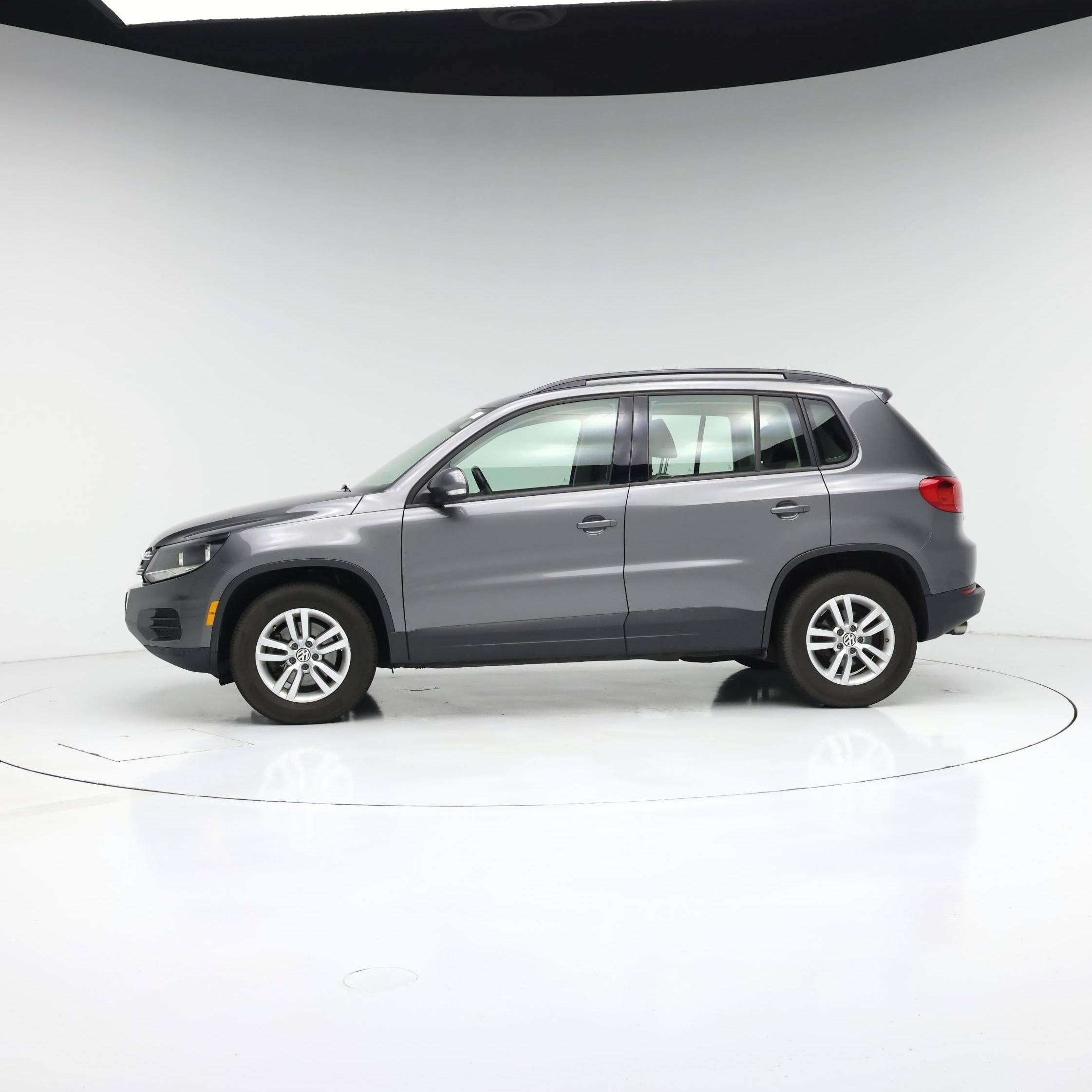 Thumbnail: 2016 Volkswagen Tiguan - 3