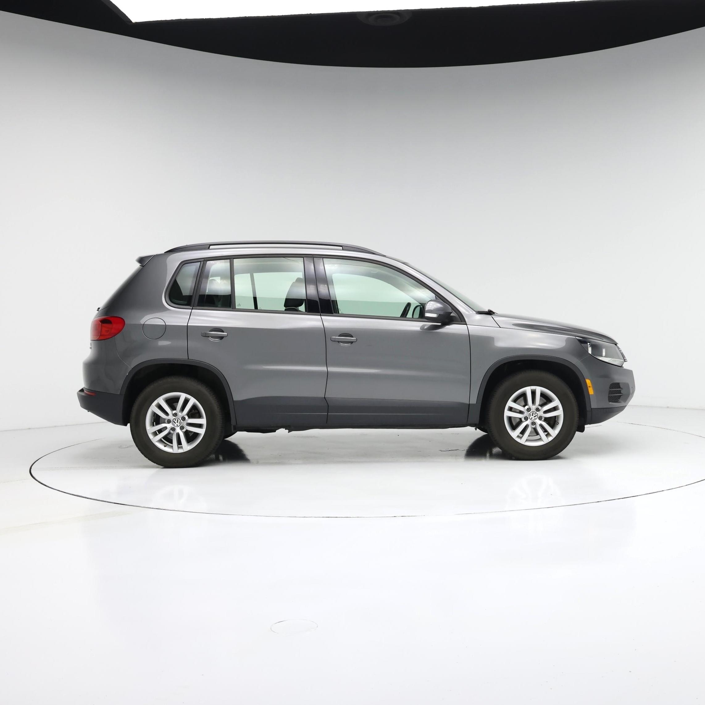 Thumbnail: 2016 Volkswagen Tiguan - 7