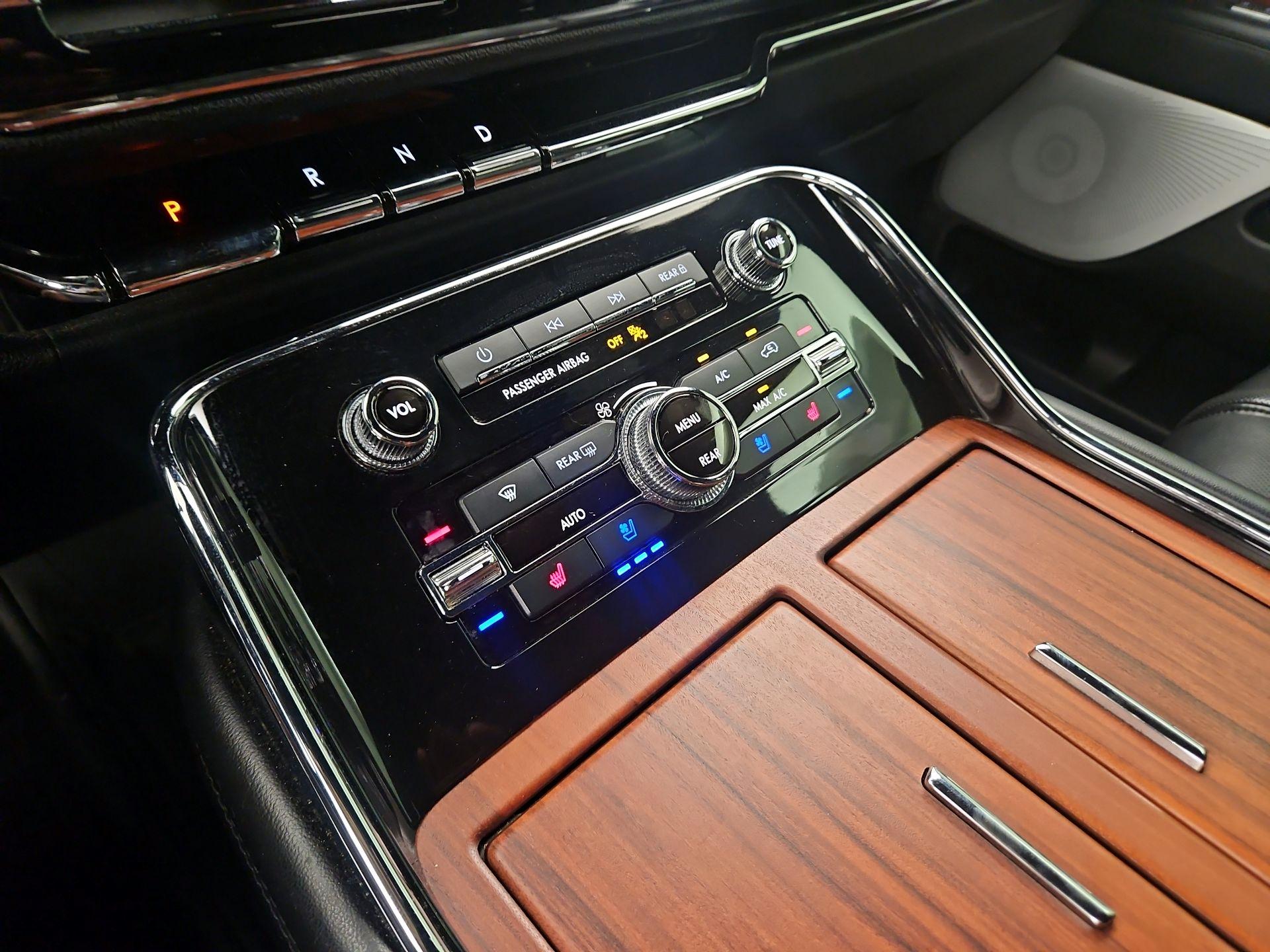 Thumbnail: 2020 Lincoln Navigator - 17