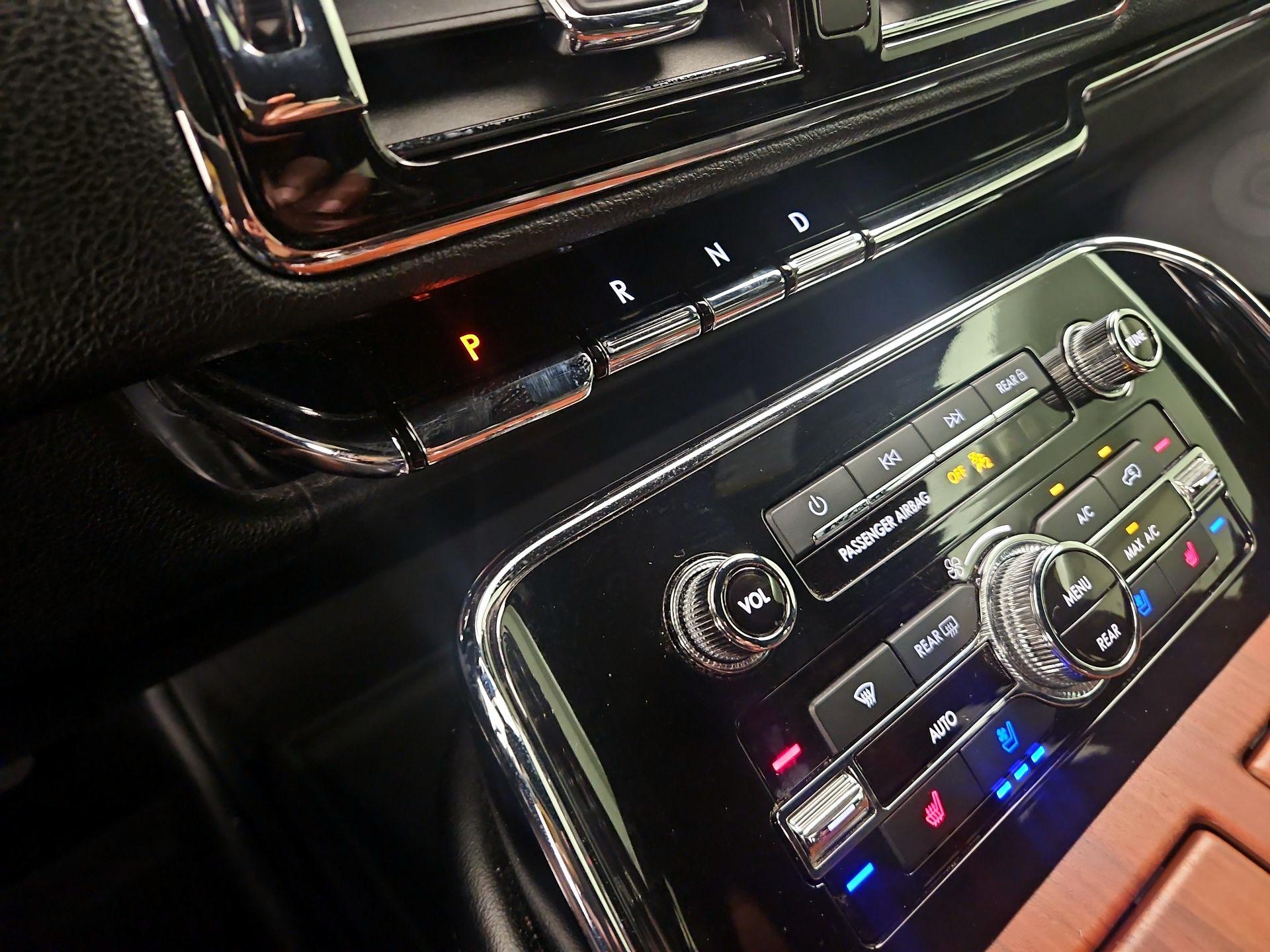 Thumbnail: 2020 Lincoln Navigator - 18