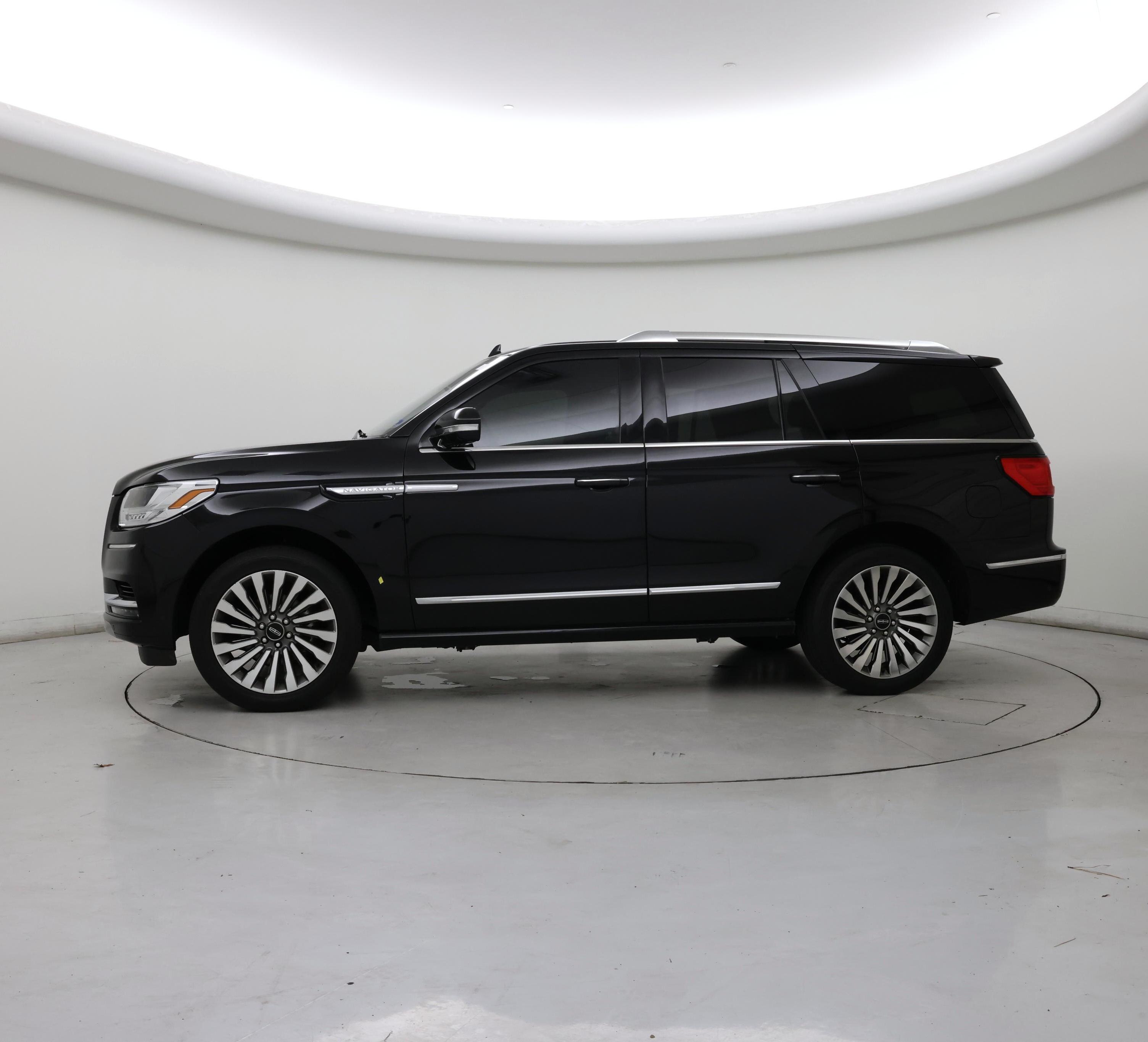 Thumbnail: 2020 Lincoln Navigator - 3