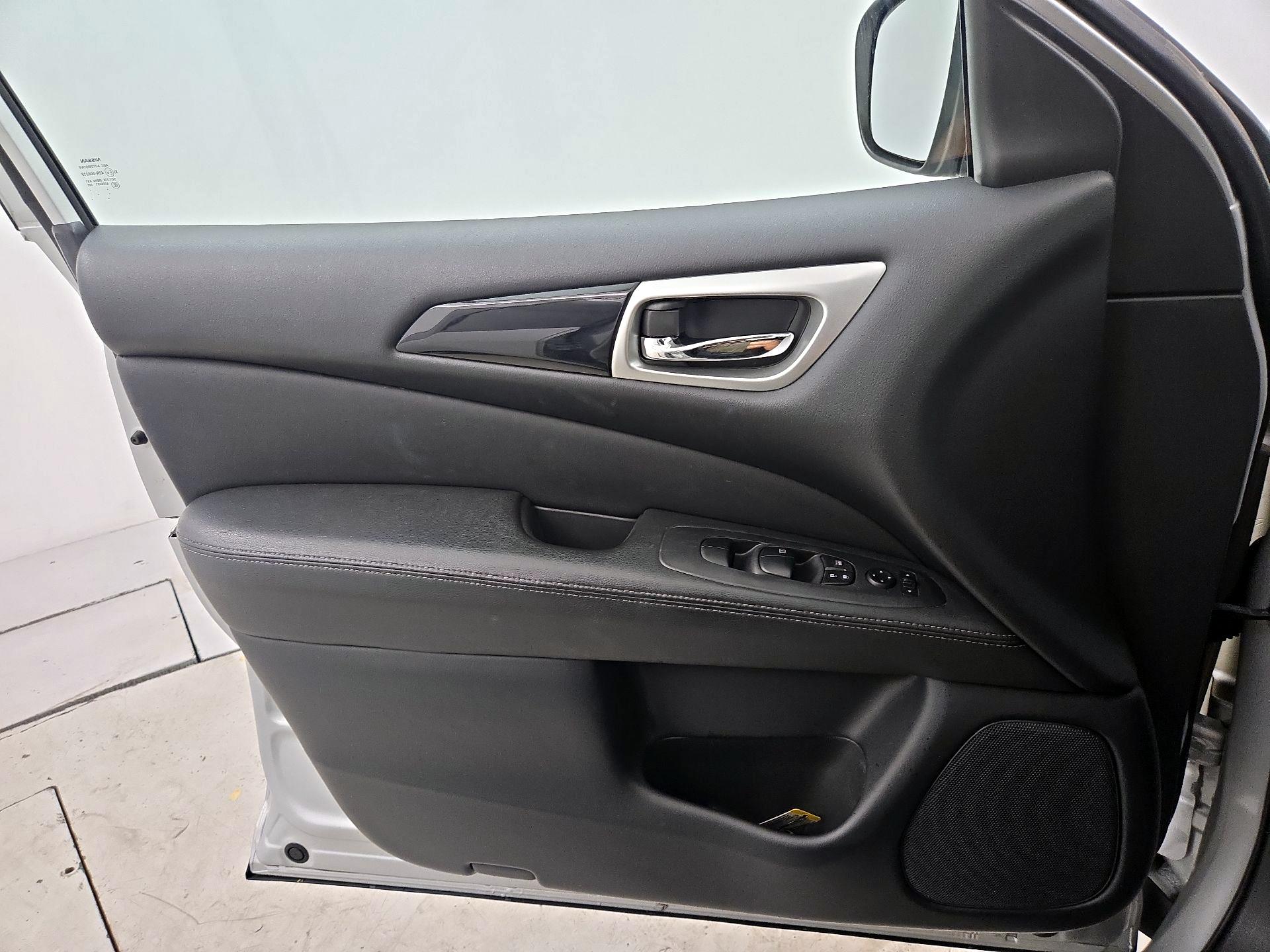 Thumbnail: 2019 Nissan Pathfinder - 12