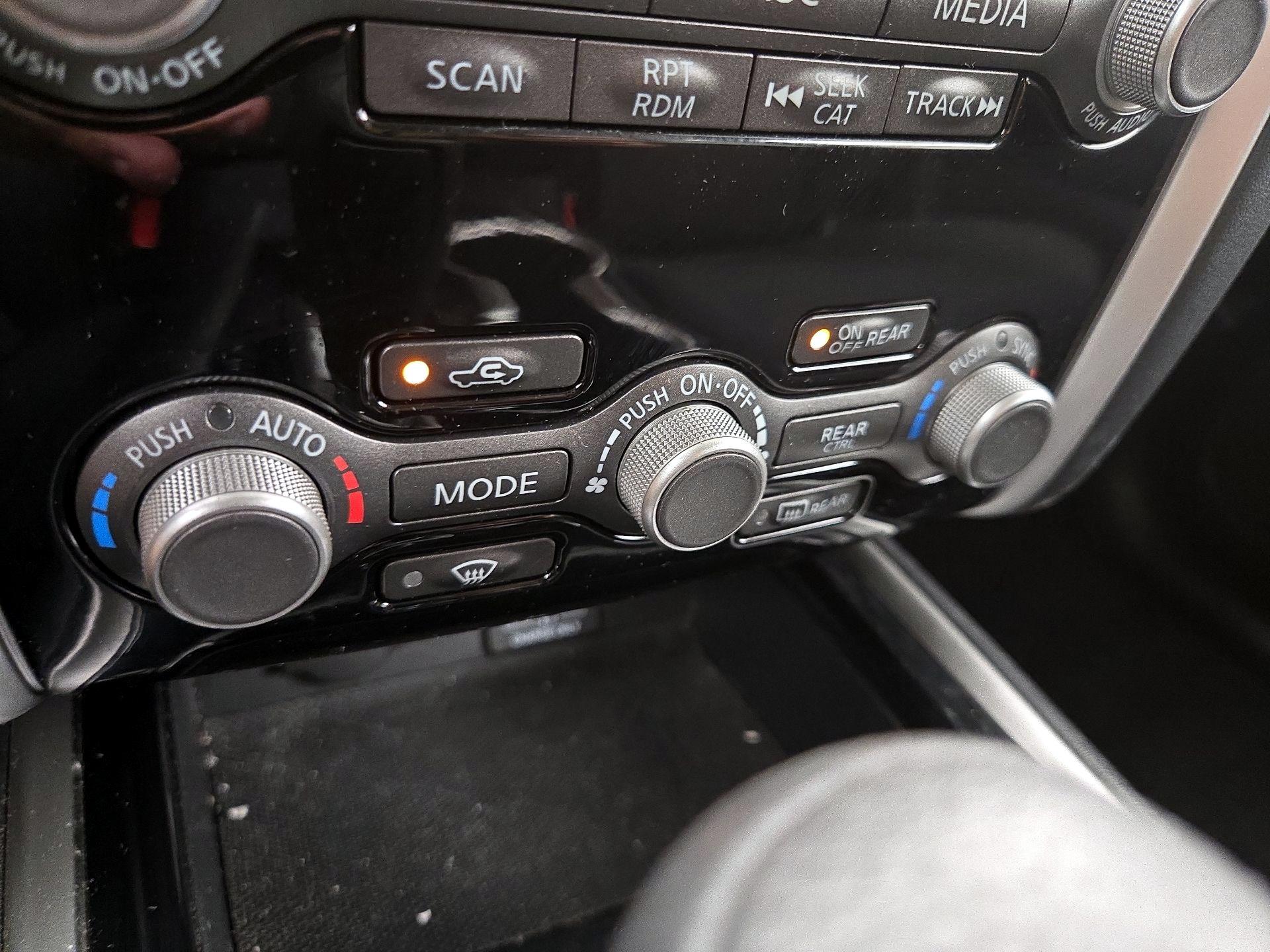 Thumbnail: 2019 Nissan Pathfinder - 16