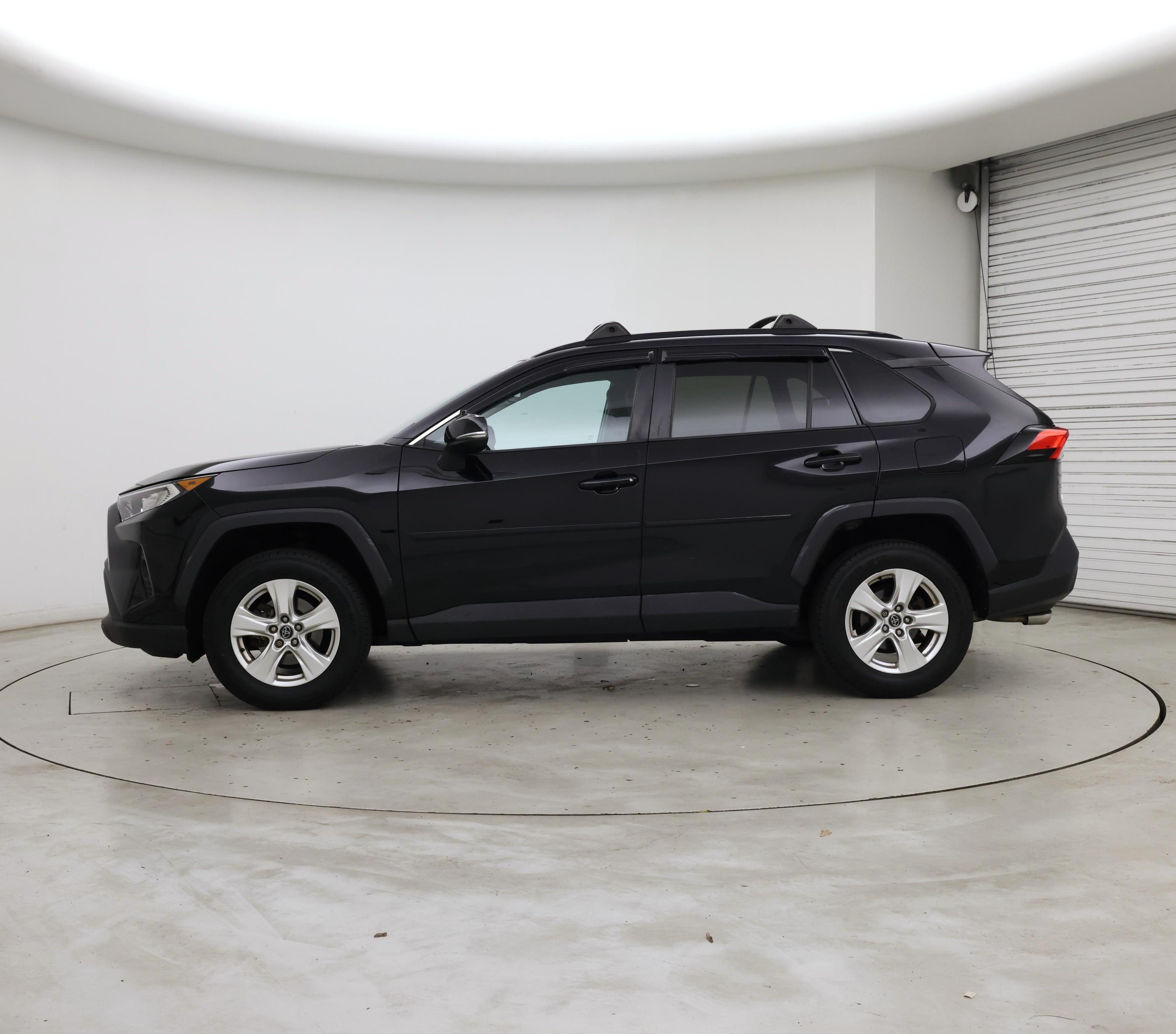Thumbnail: 2021 Toyota RAV4 - 3