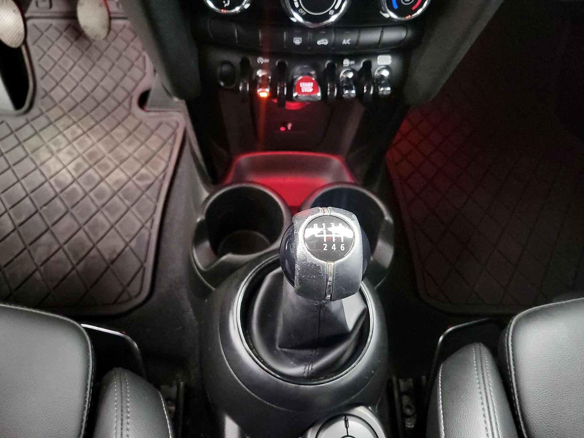 Thumbnail: 2019 MINI Cooper Hardtop - 17