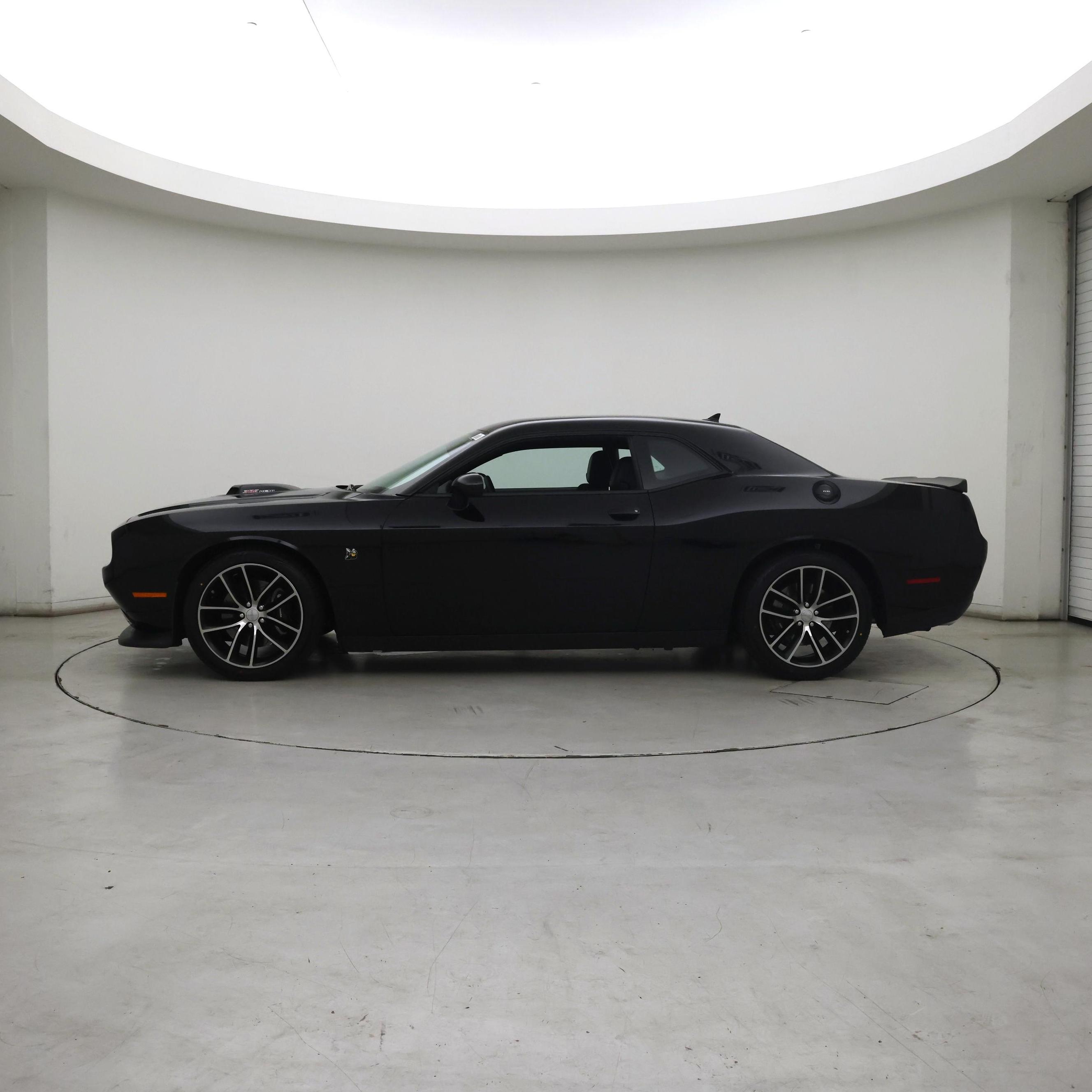 Thumbnail: 2016 Dodge Challenger - 3