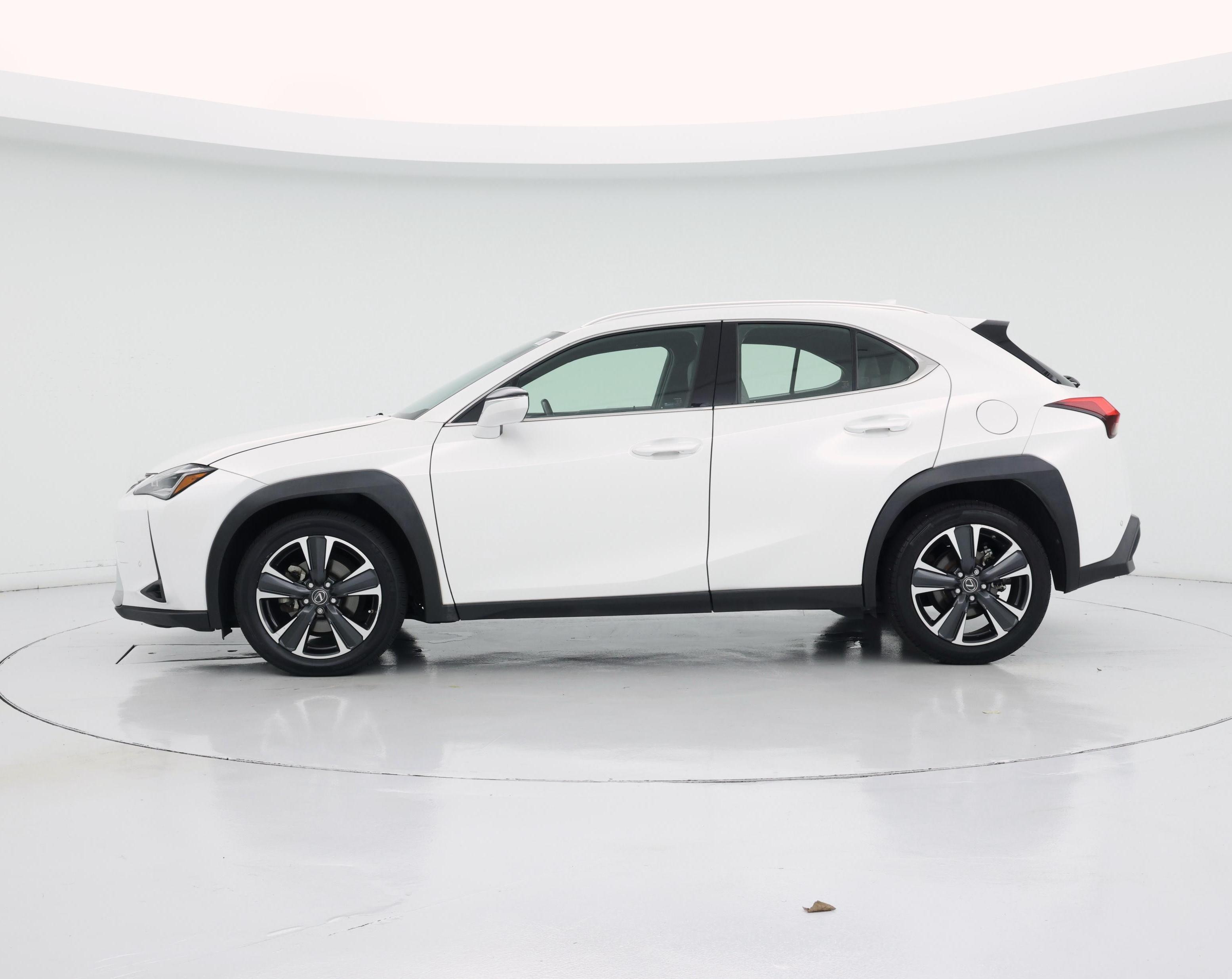 Thumbnail: 2021 Lexus UX - 3