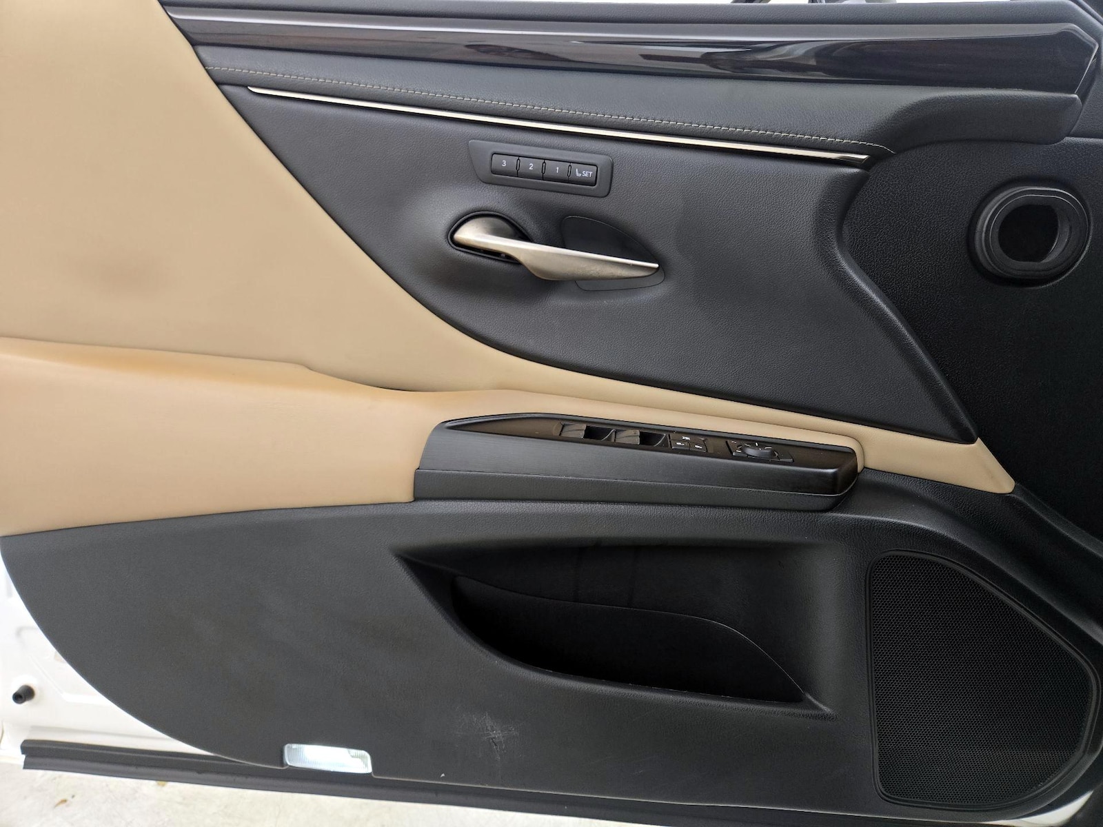 2019 Lexus ES 350 - Photo 13