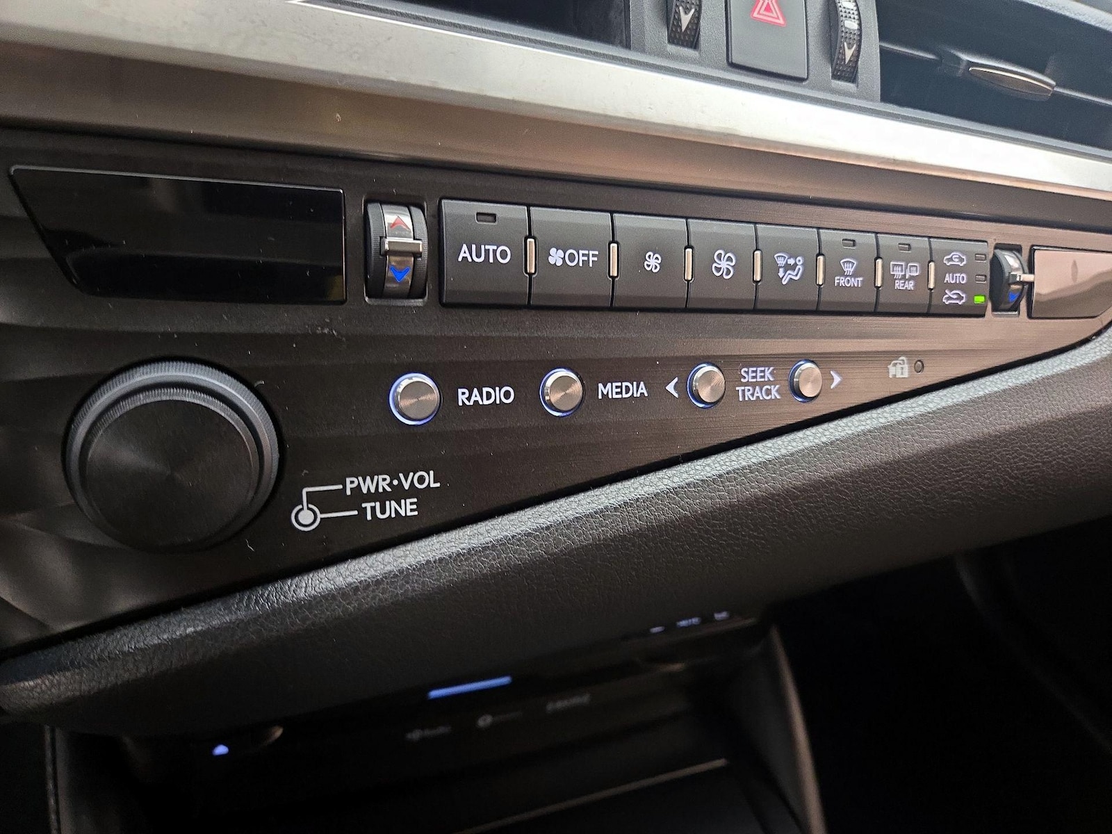 2019 Lexus ES 350 - Photo 17