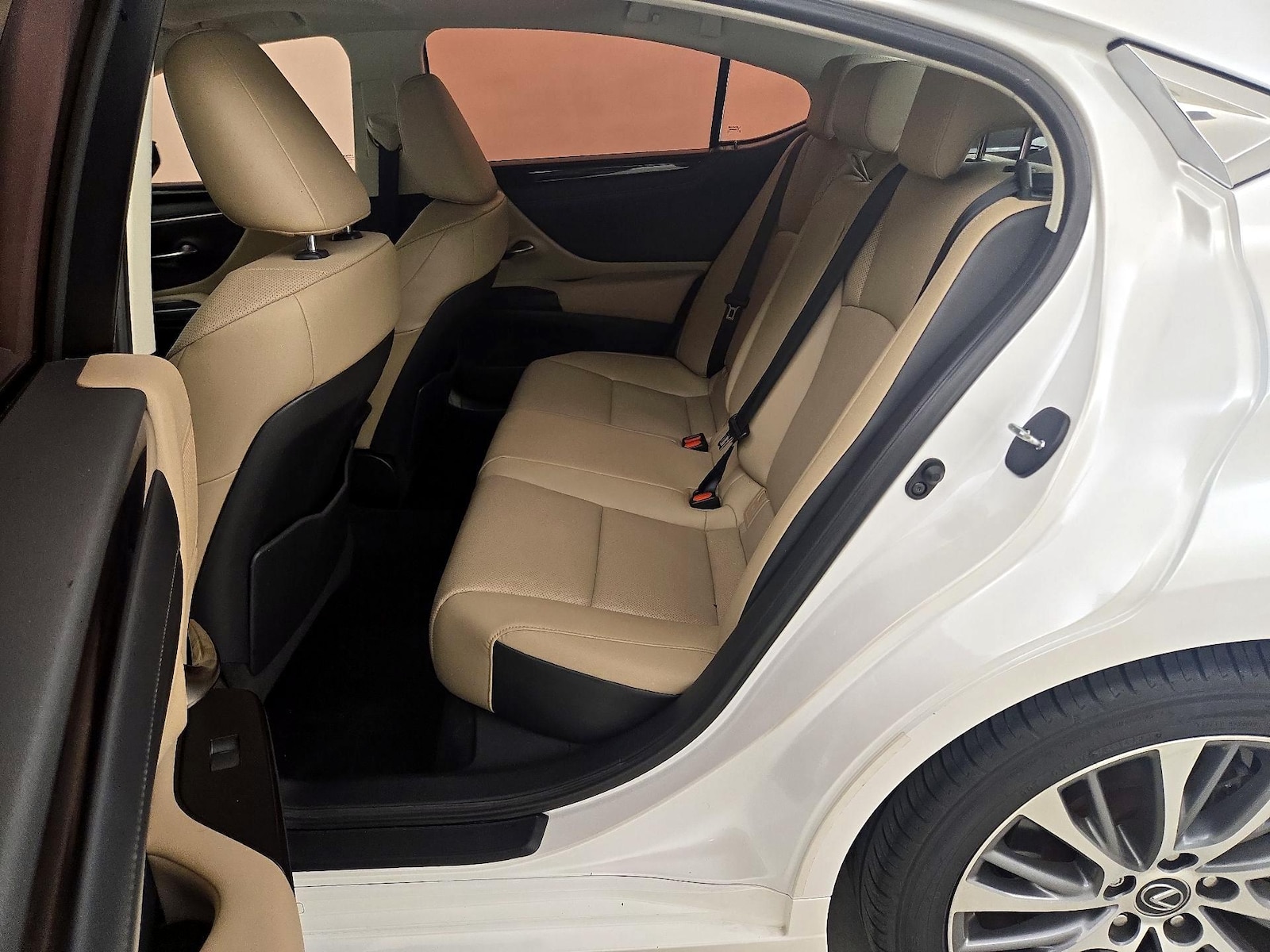2019 Lexus ES 350 - Photo 21