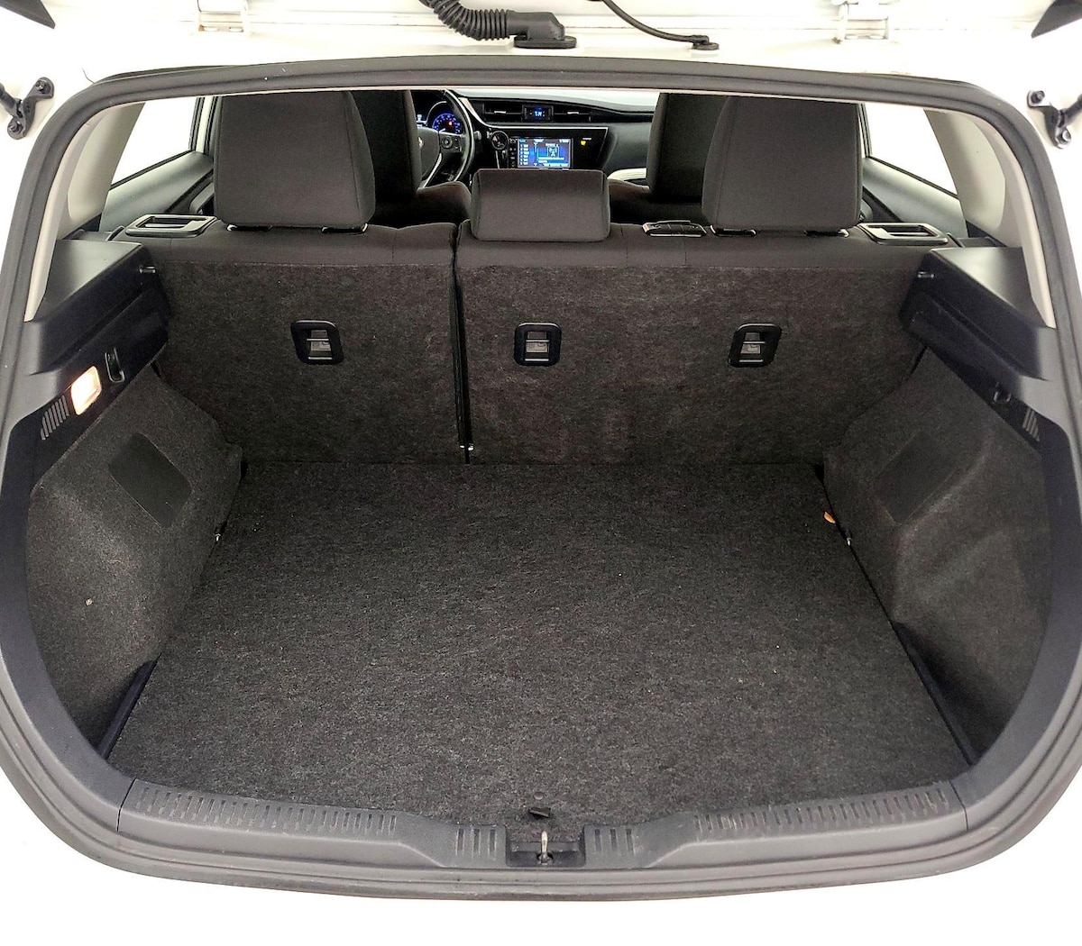 Trunk/Cargo (Seats Up)