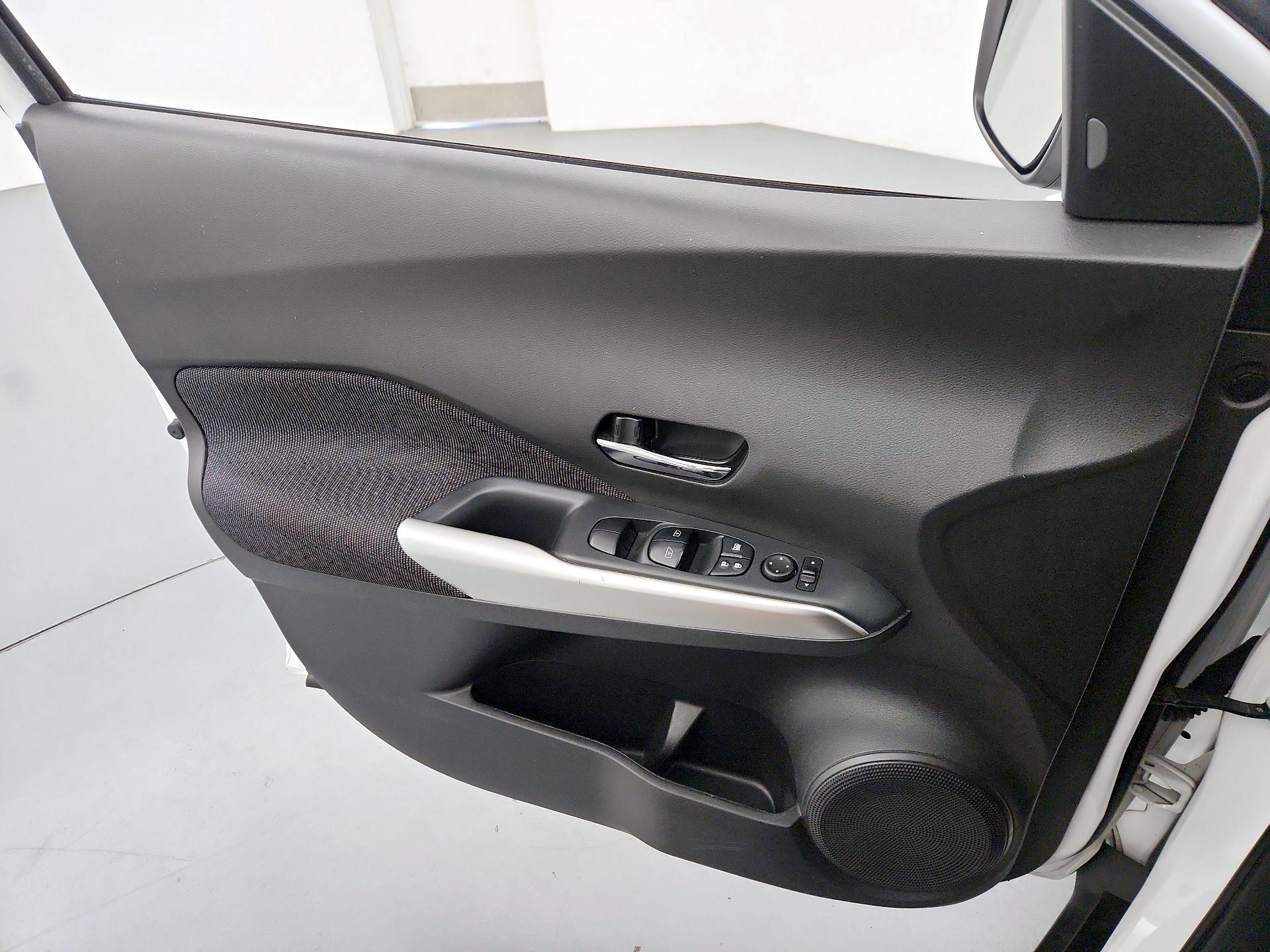 Thumbnail: 2018 Nissan Kicks - 12