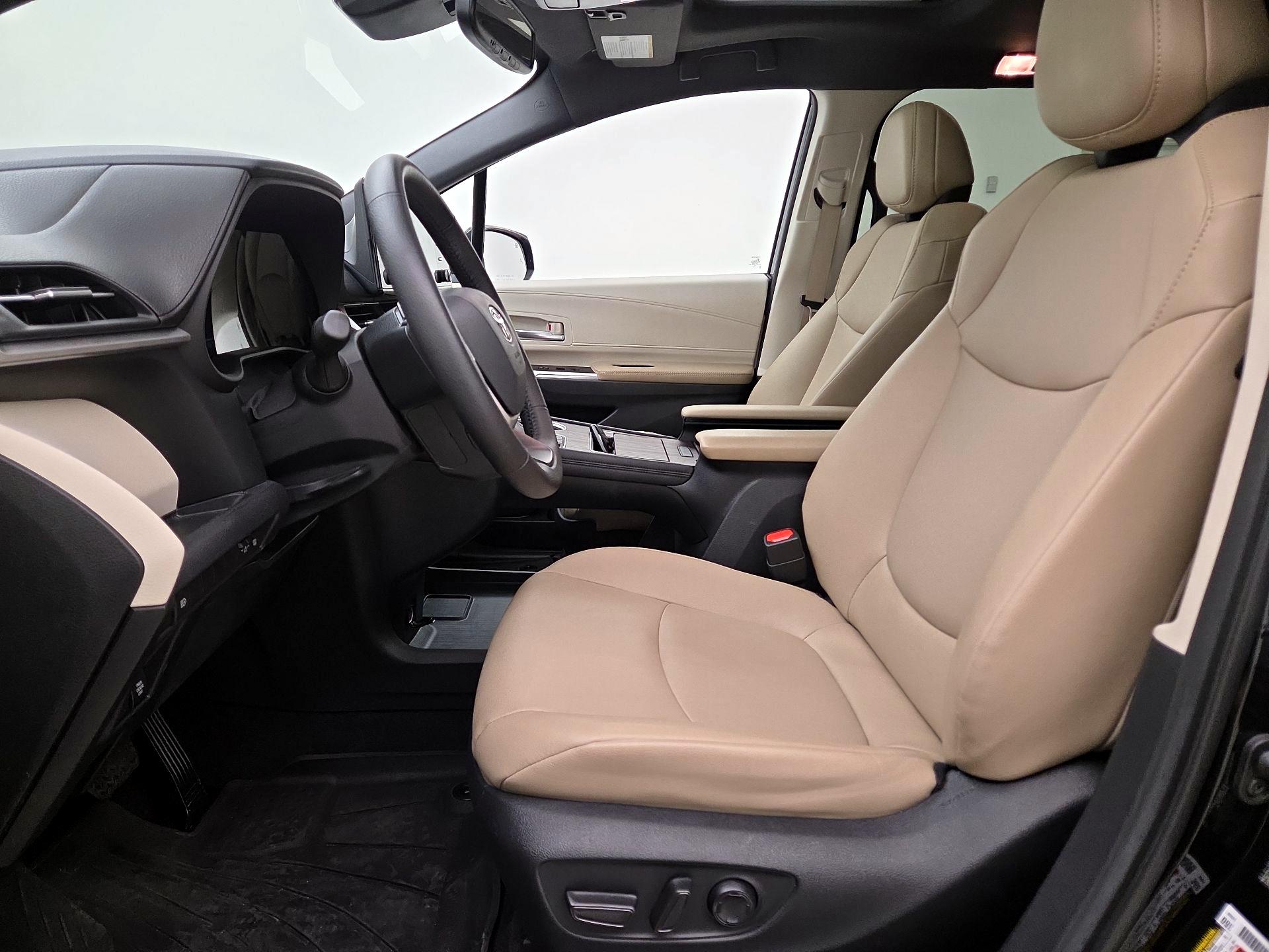 Thumbnail: 2023 Toyota Sienna - 11