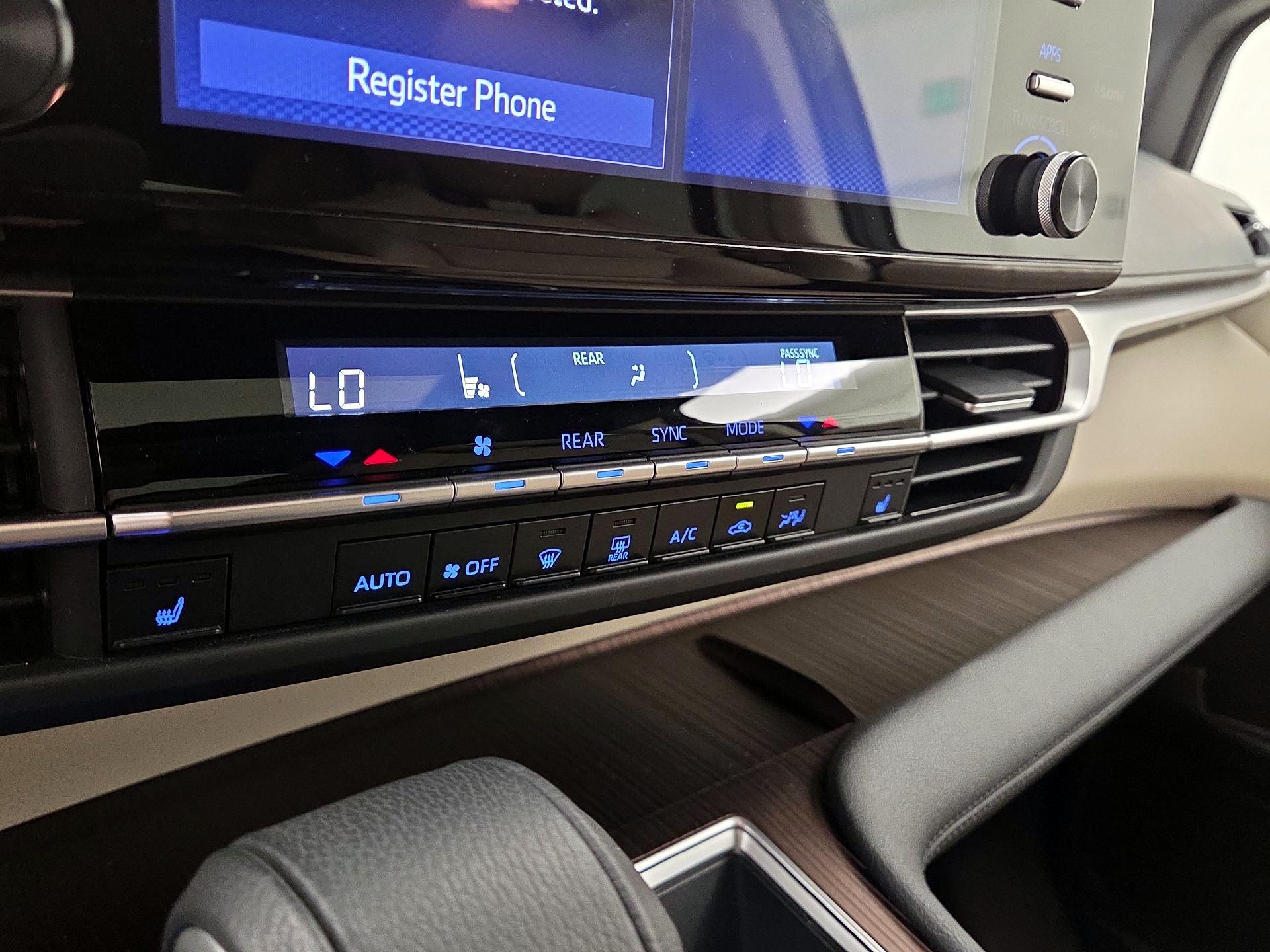 Thumbnail: 2023 Toyota Sienna - 16