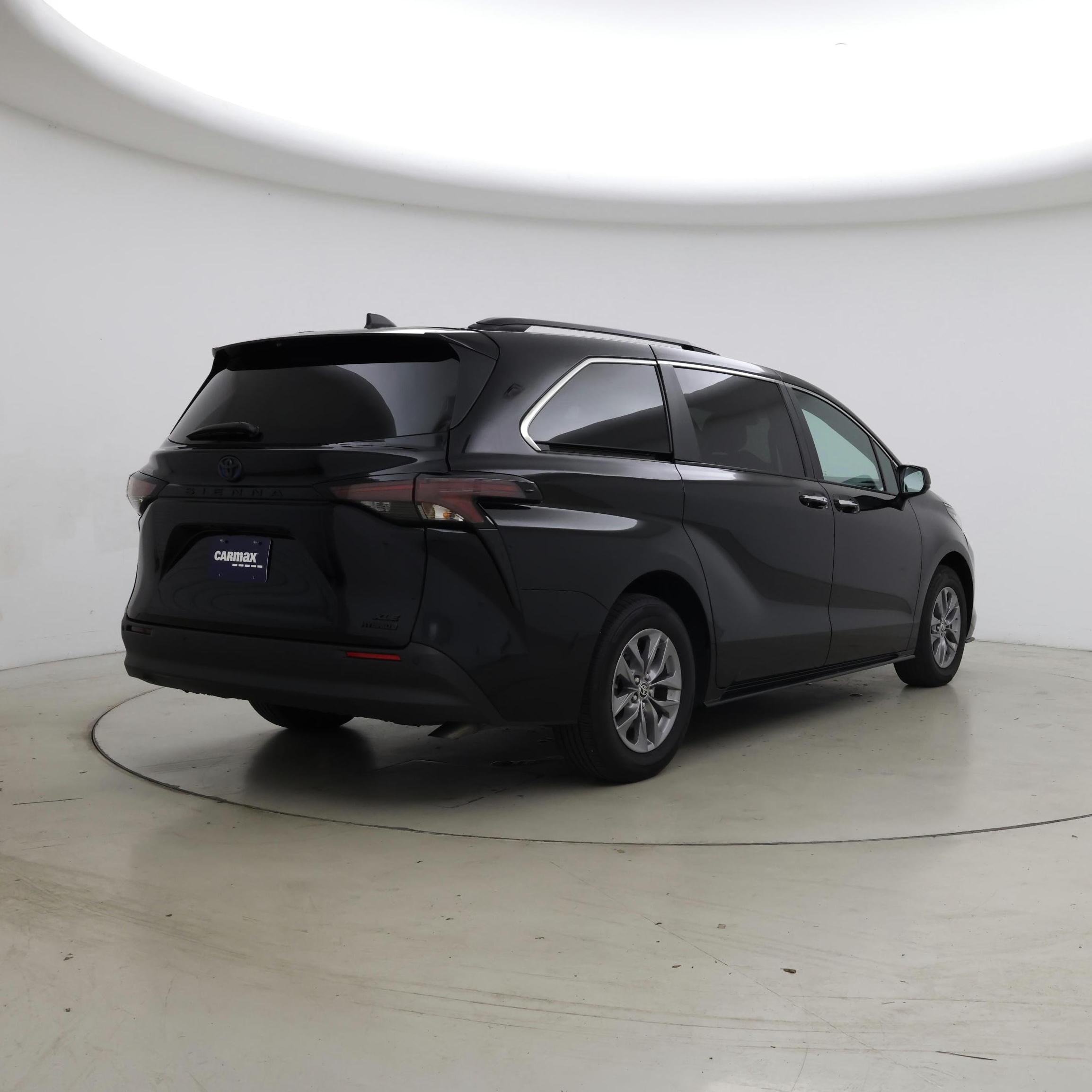 Thumbnail: 2023 Toyota Sienna - 8