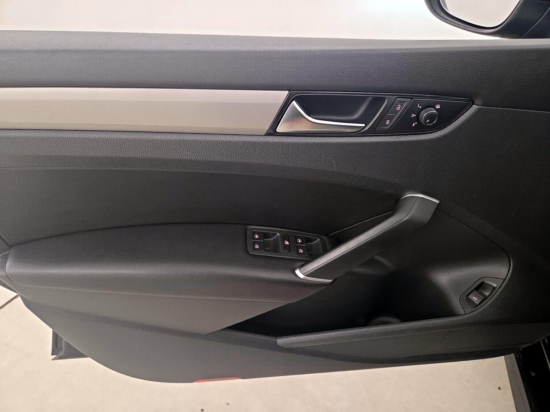 Thumbnail: 2020 Volkswagen Passat - 12