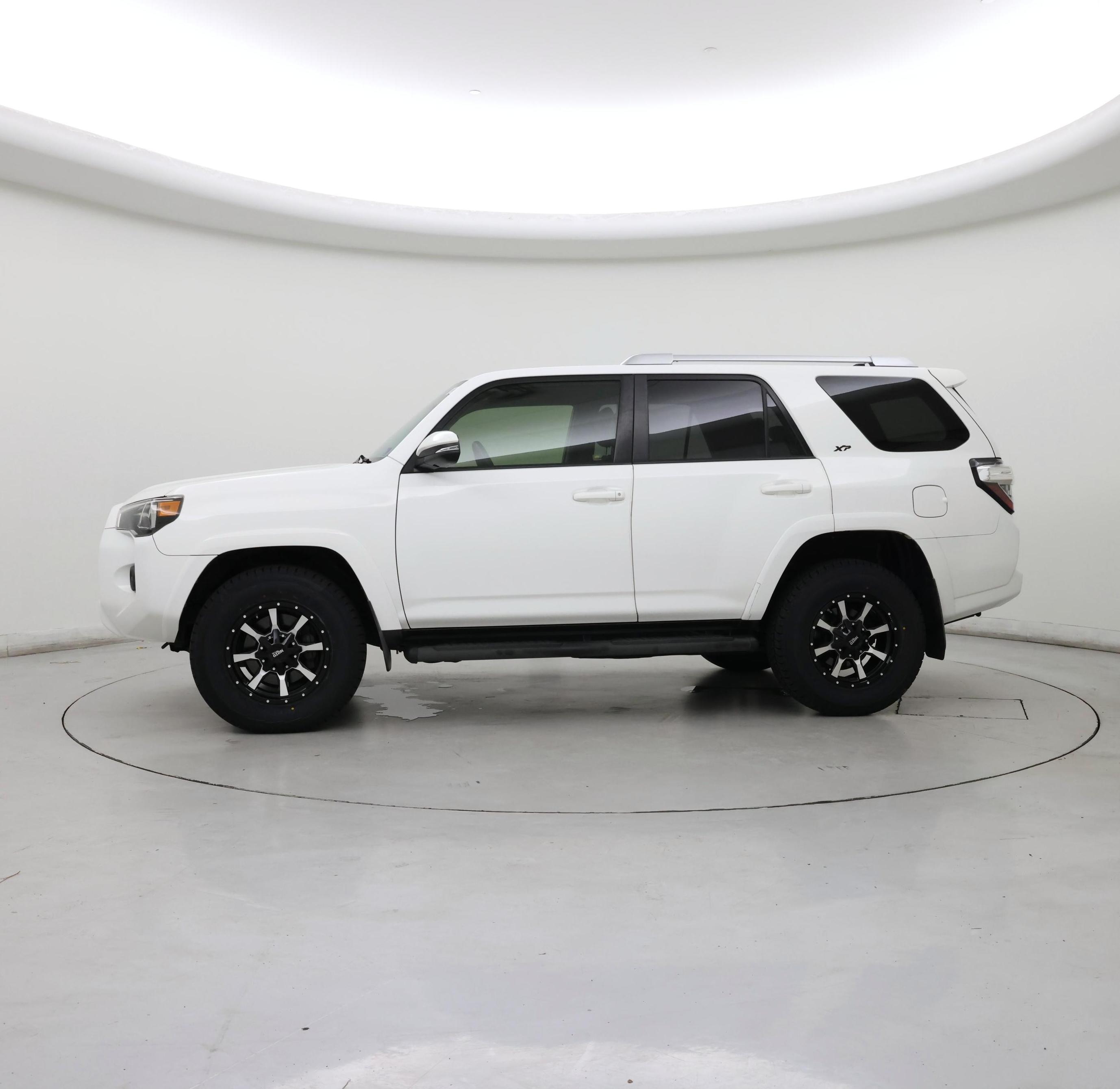 Thumbnail: 2018 Toyota 4Runner - 3