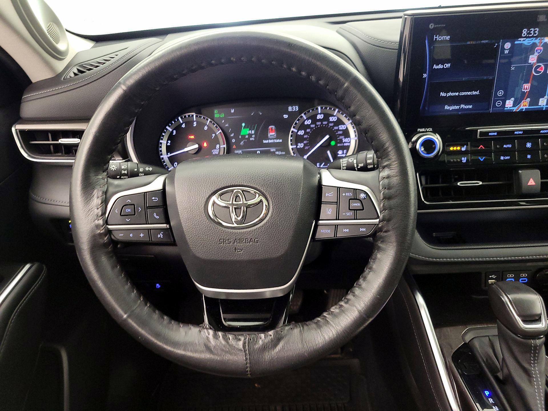 Thumbnail: 2022 Toyota Highlander - 10
