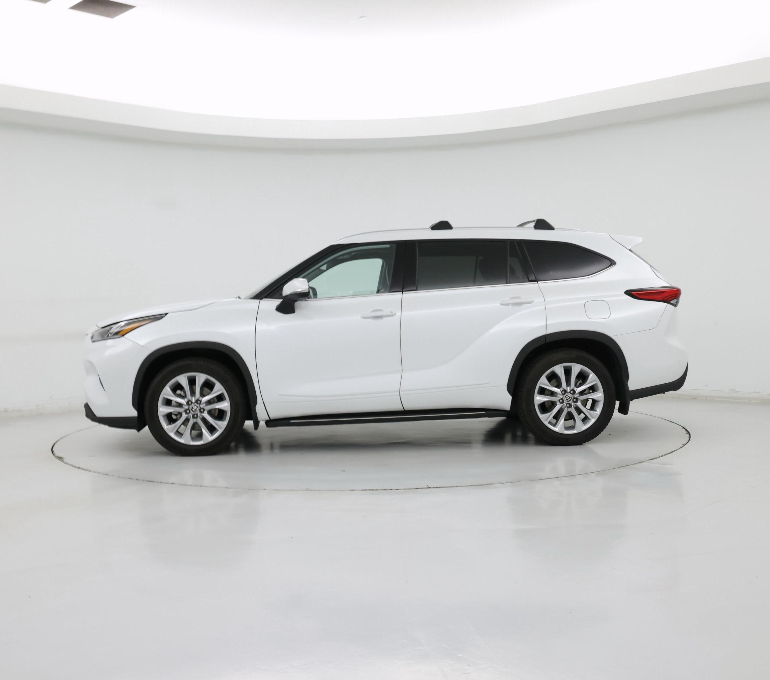 Thumbnail: 2022 Toyota Highlander - 3
