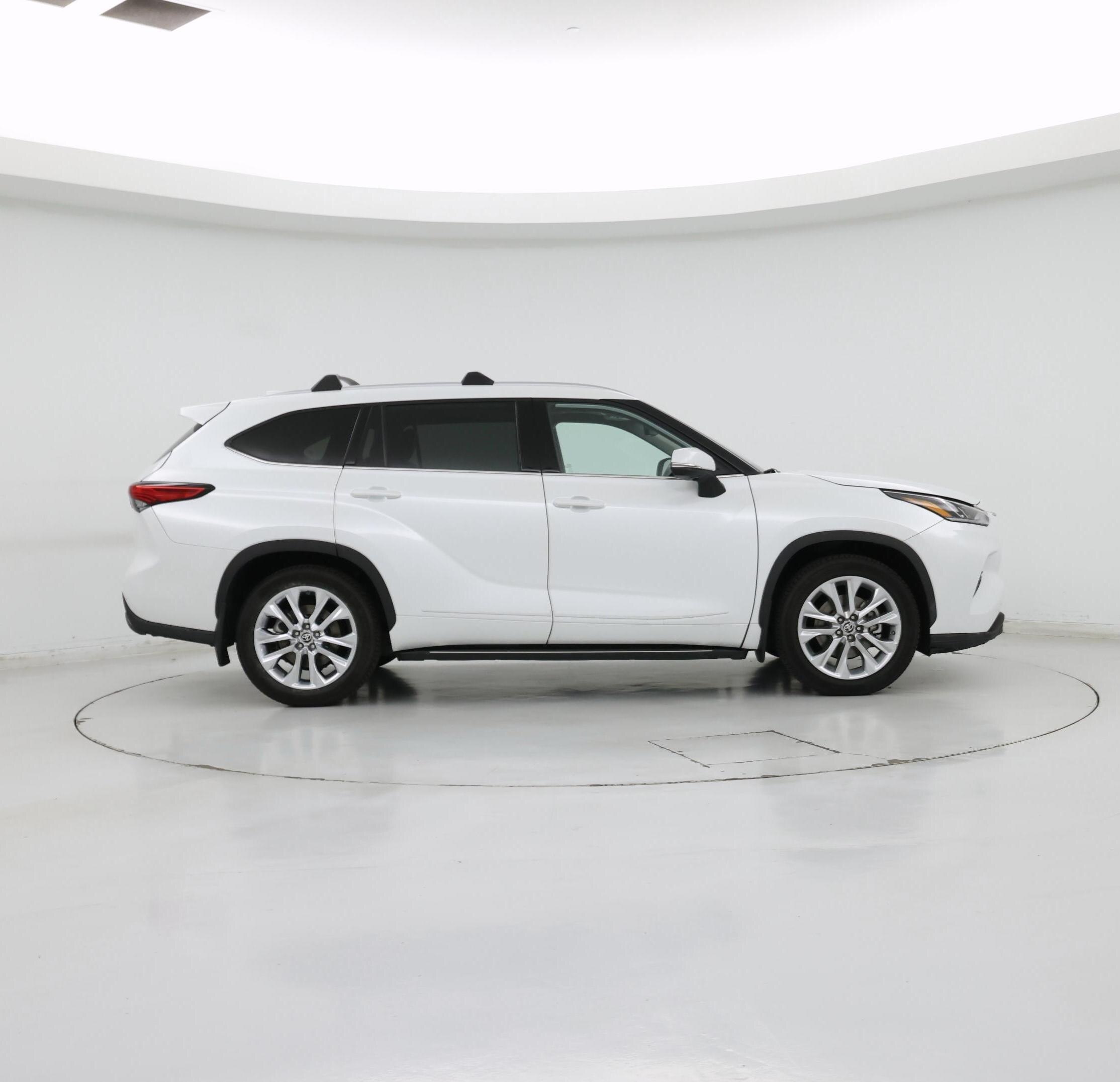 Thumbnail: 2022 Toyota Highlander - 7