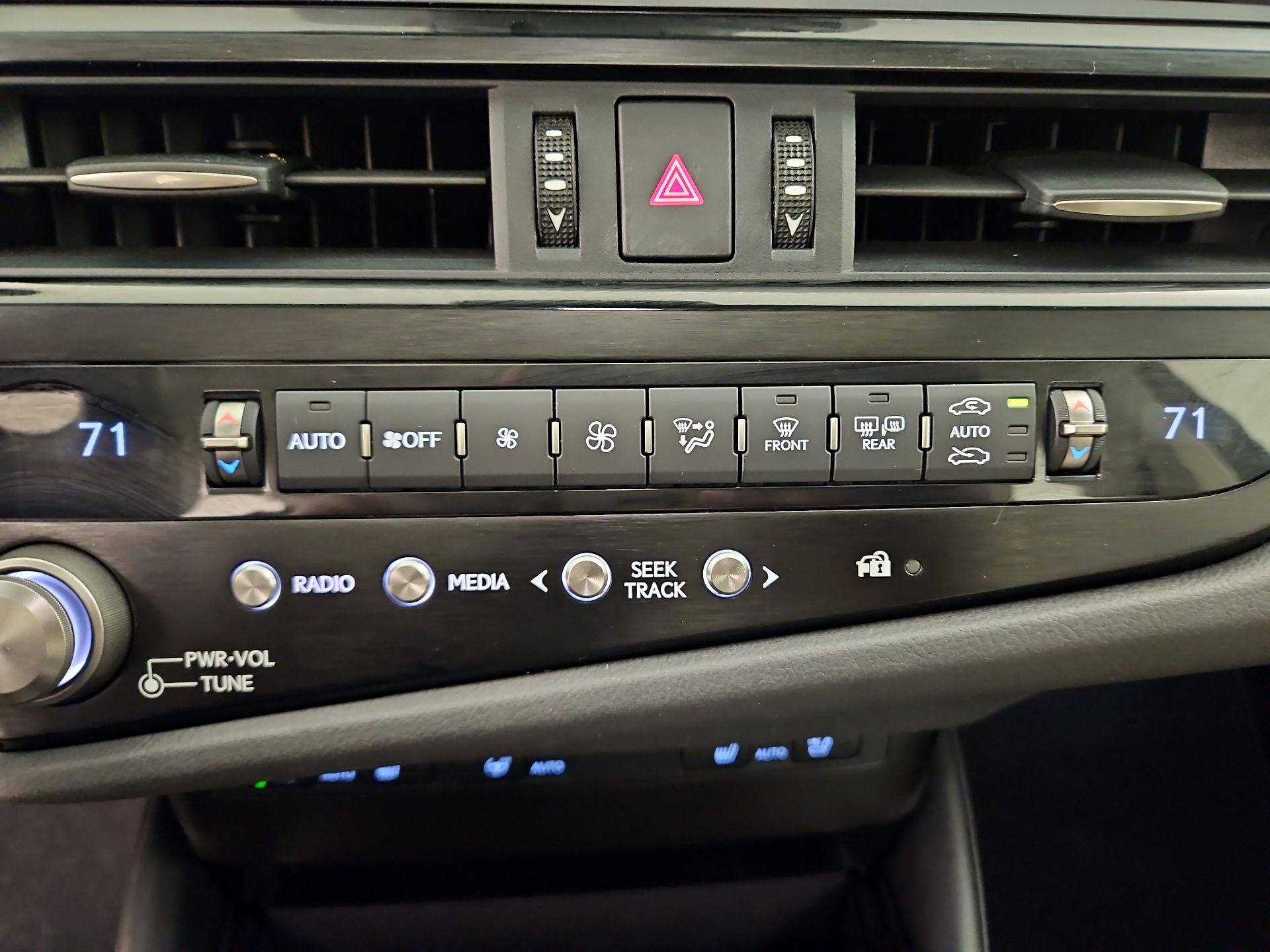 Thumbnail: 2025 Lexus ES - 17