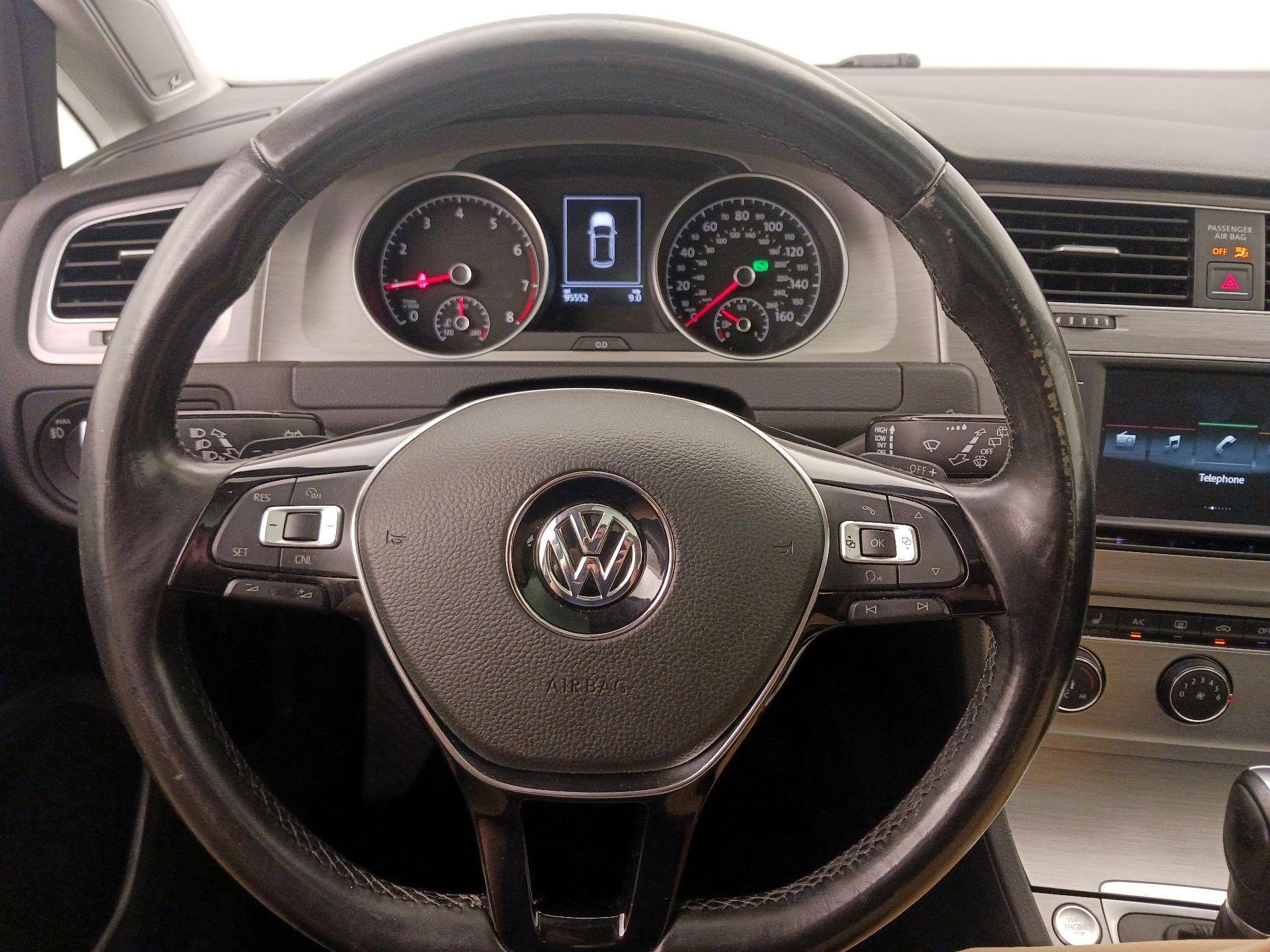 Thumbnail: 2016 Volkswagen Golf - 10