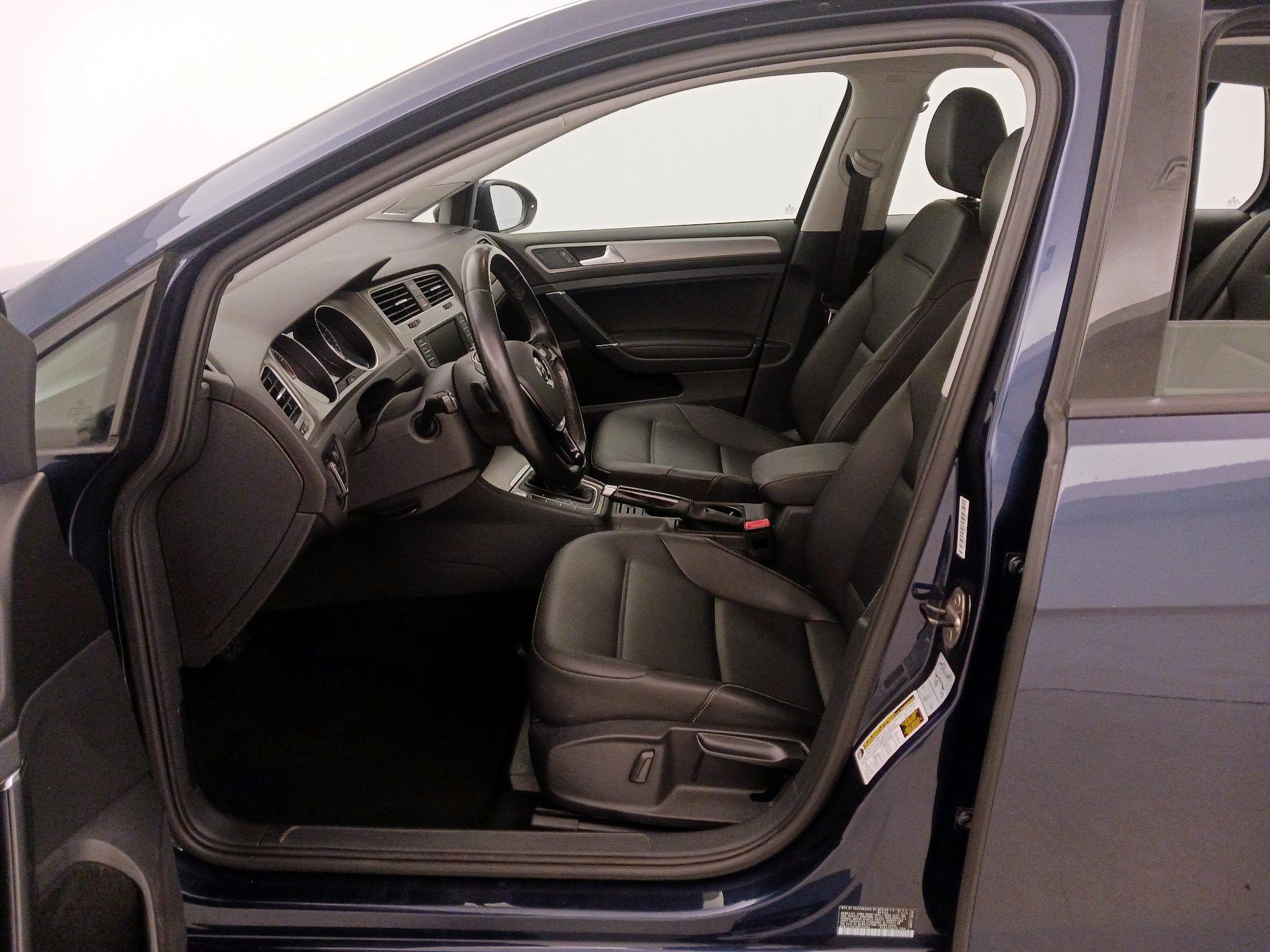 Thumbnail: 2016 Volkswagen Golf - 11