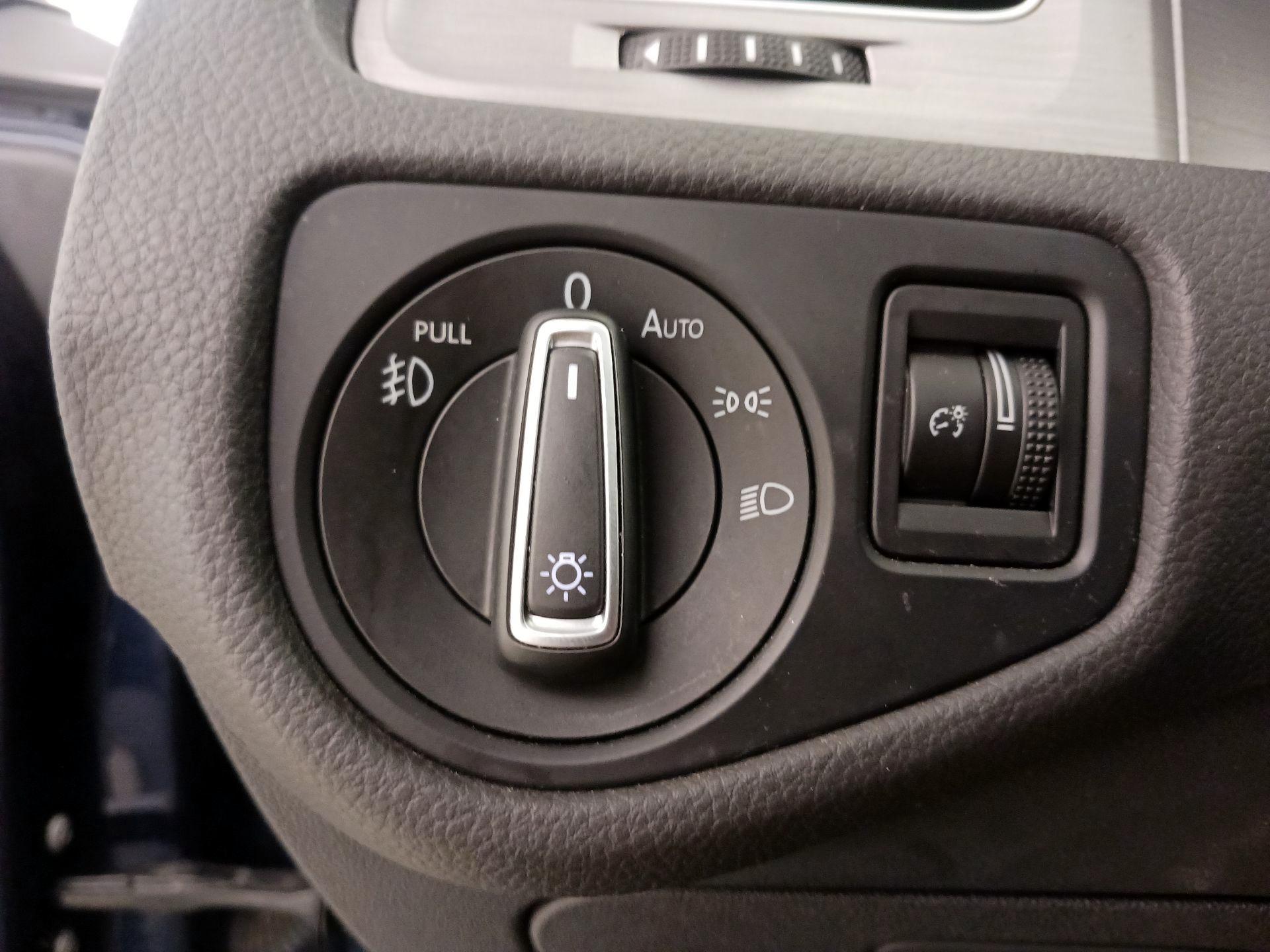 Thumbnail: 2016 Volkswagen Golf - 13