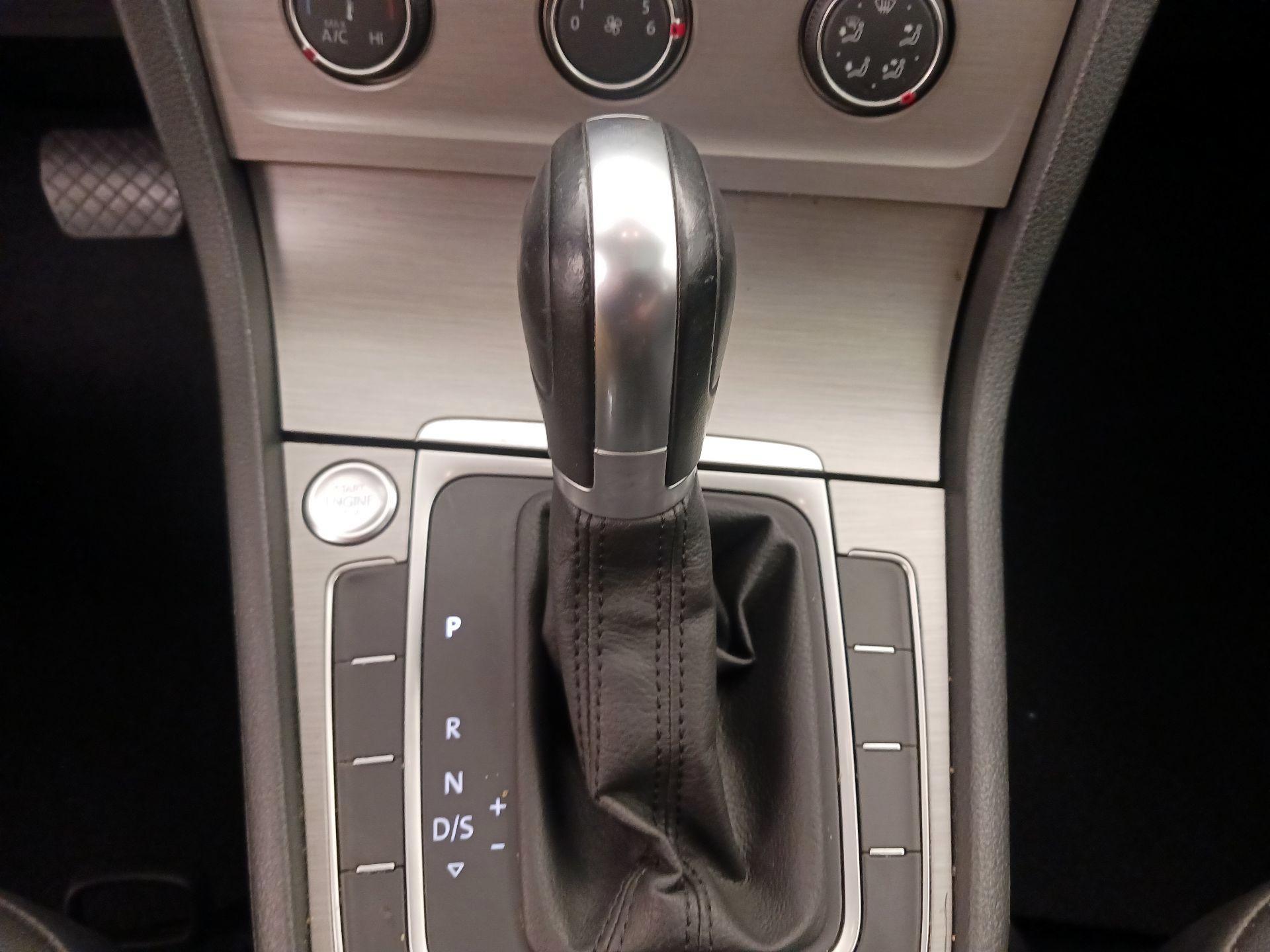 Thumbnail: 2016 Volkswagen Golf - 17