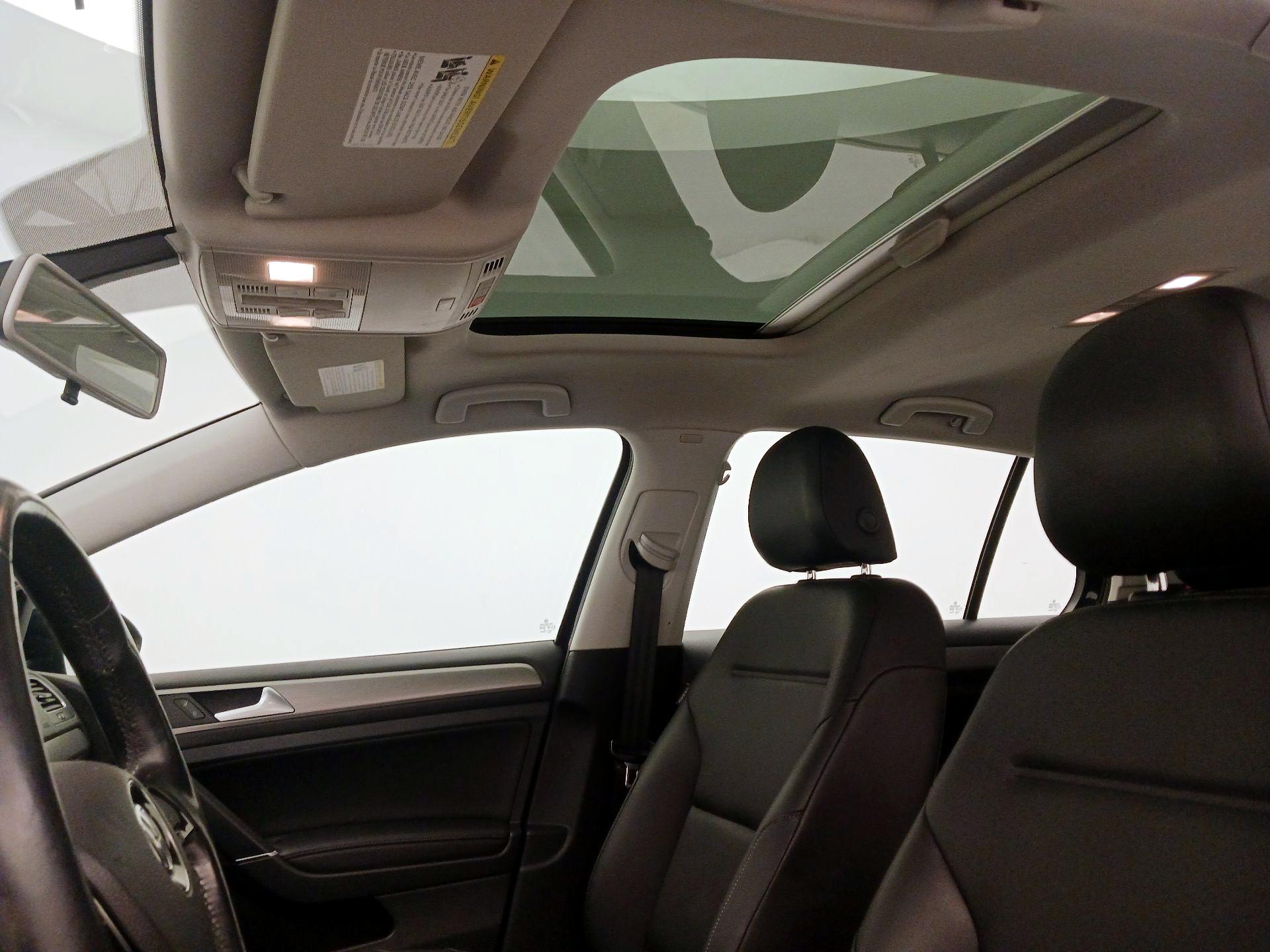 Thumbnail: 2016 Volkswagen Golf - 19
