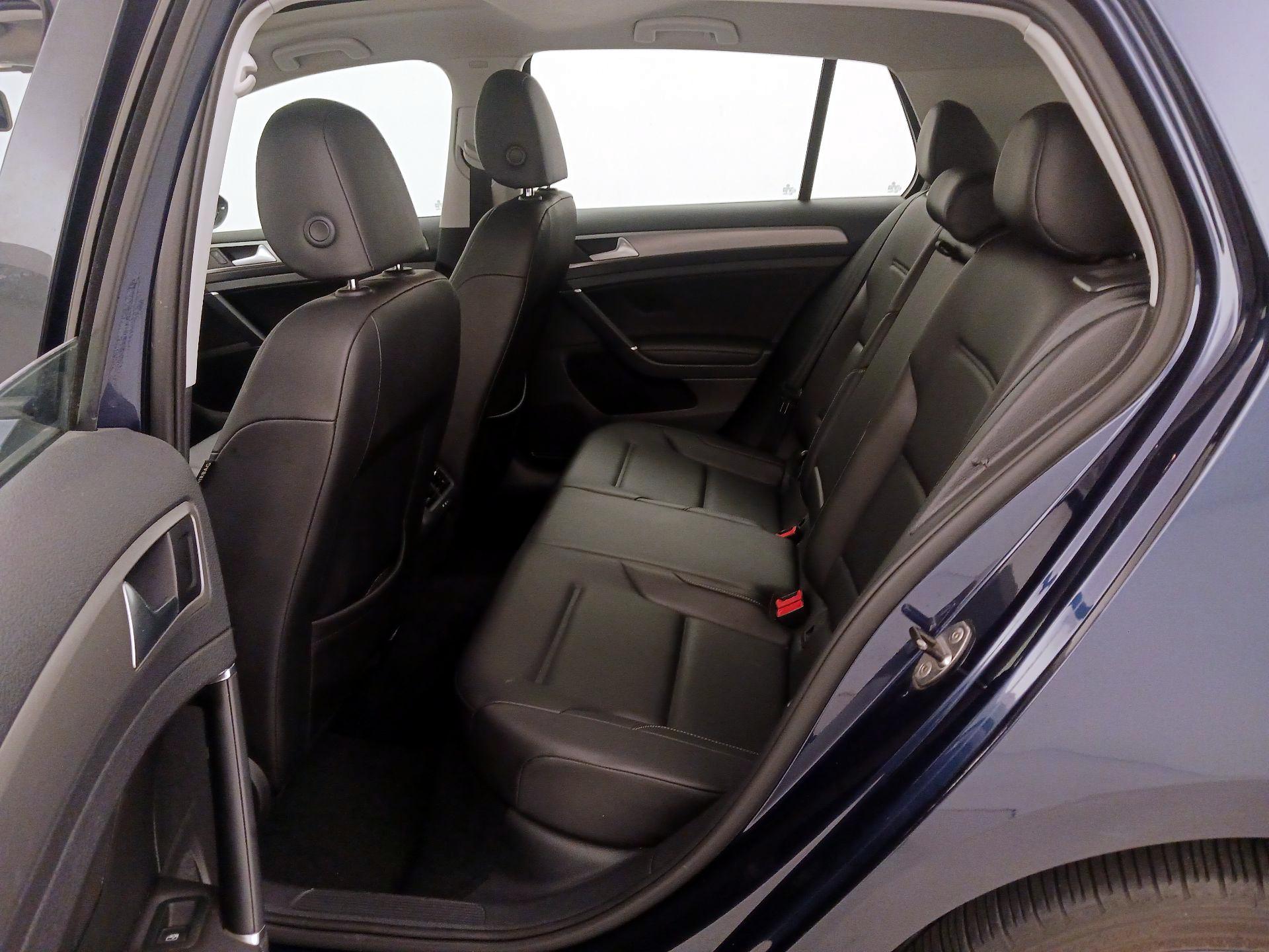 Thumbnail: 2016 Volkswagen Golf - 20
