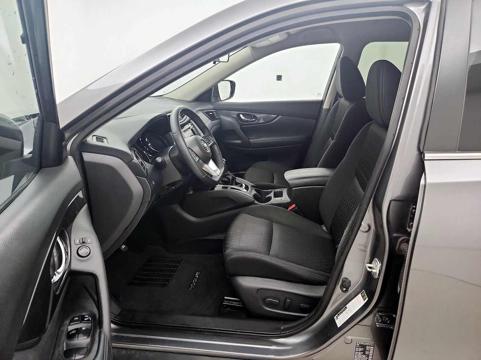 2019 Nissan Rogue SV - Photo 10