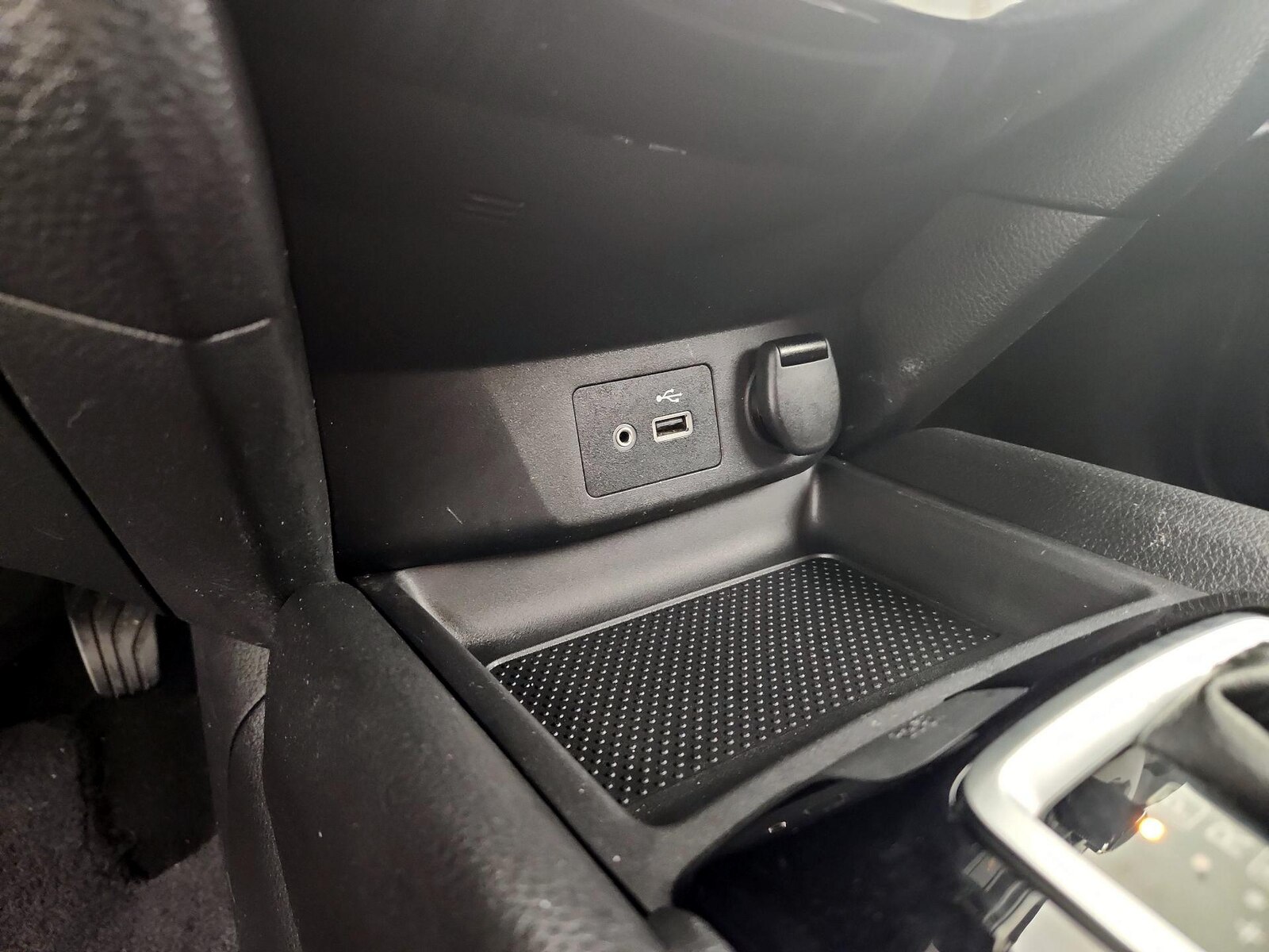 2019 Nissan Rogue SV - Photo 17