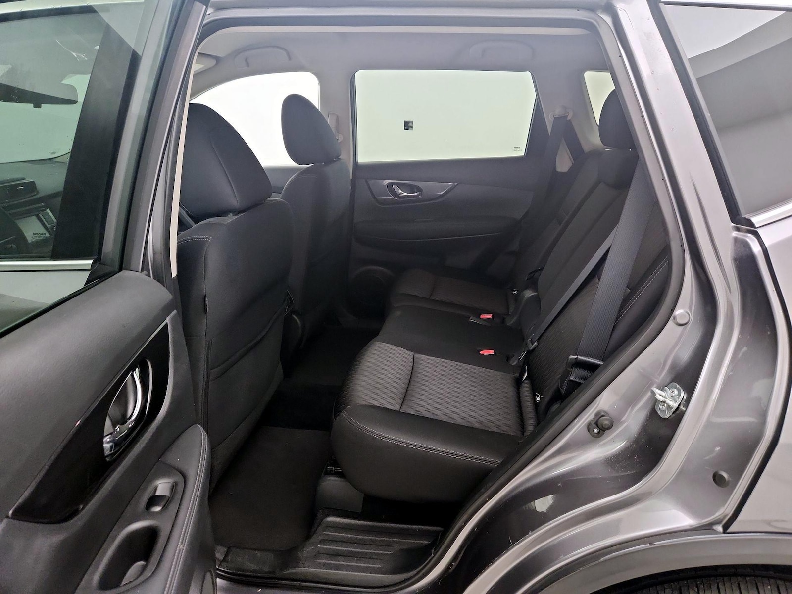 2019 Nissan Rogue SV - Photo 18