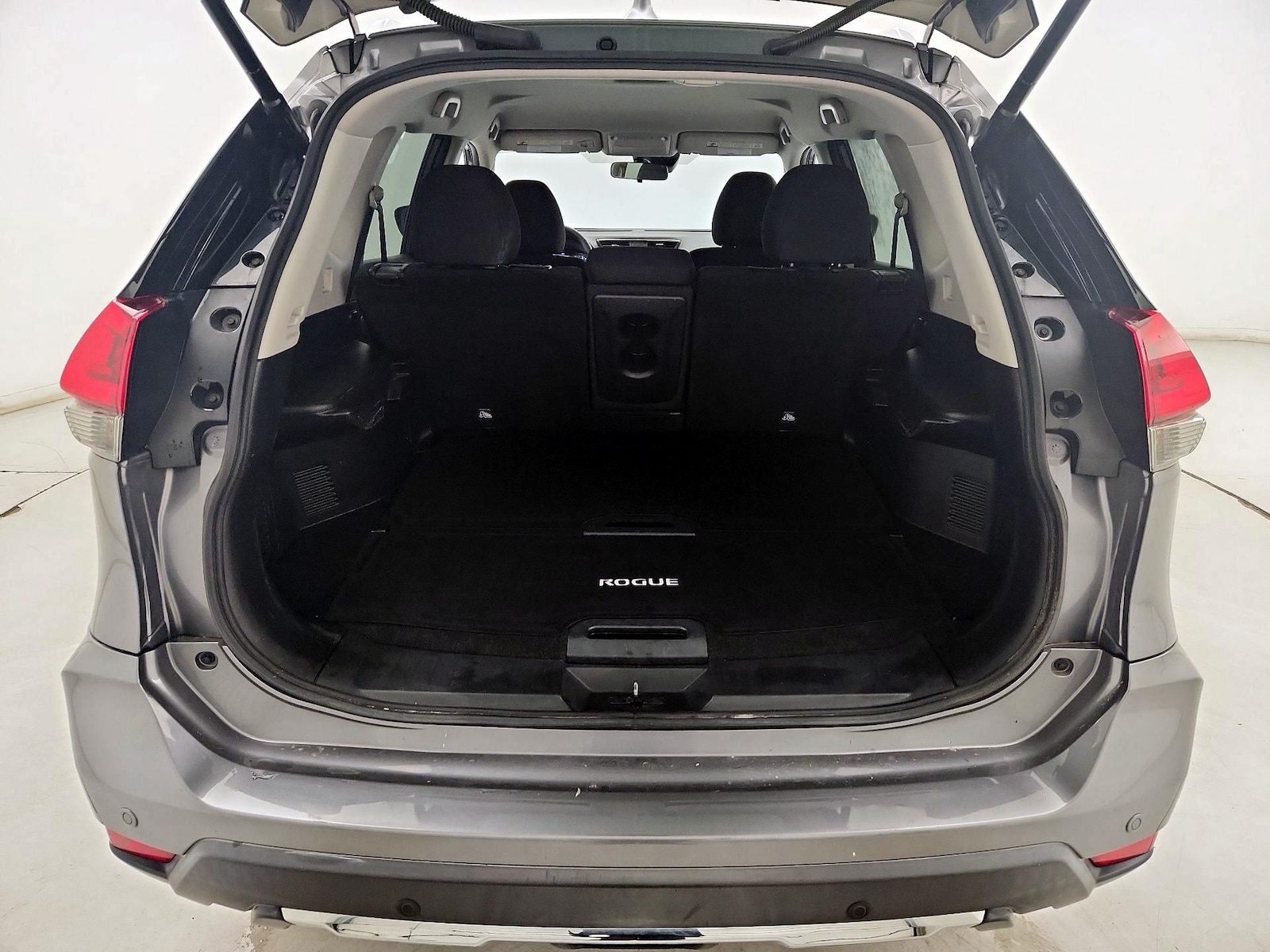 2019 Nissan Rogue SV - Photo 19