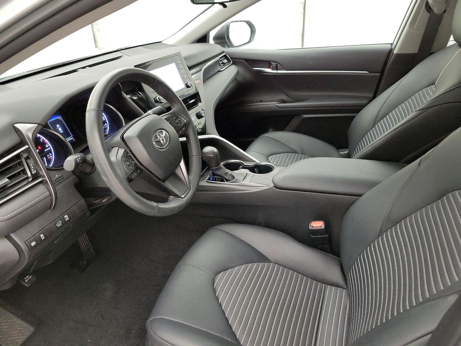 2023 Toyota Camry SE - Photo 12