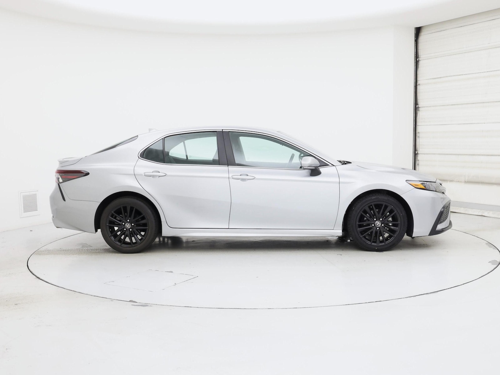 2023 Toyota Camry SE - Photo 8