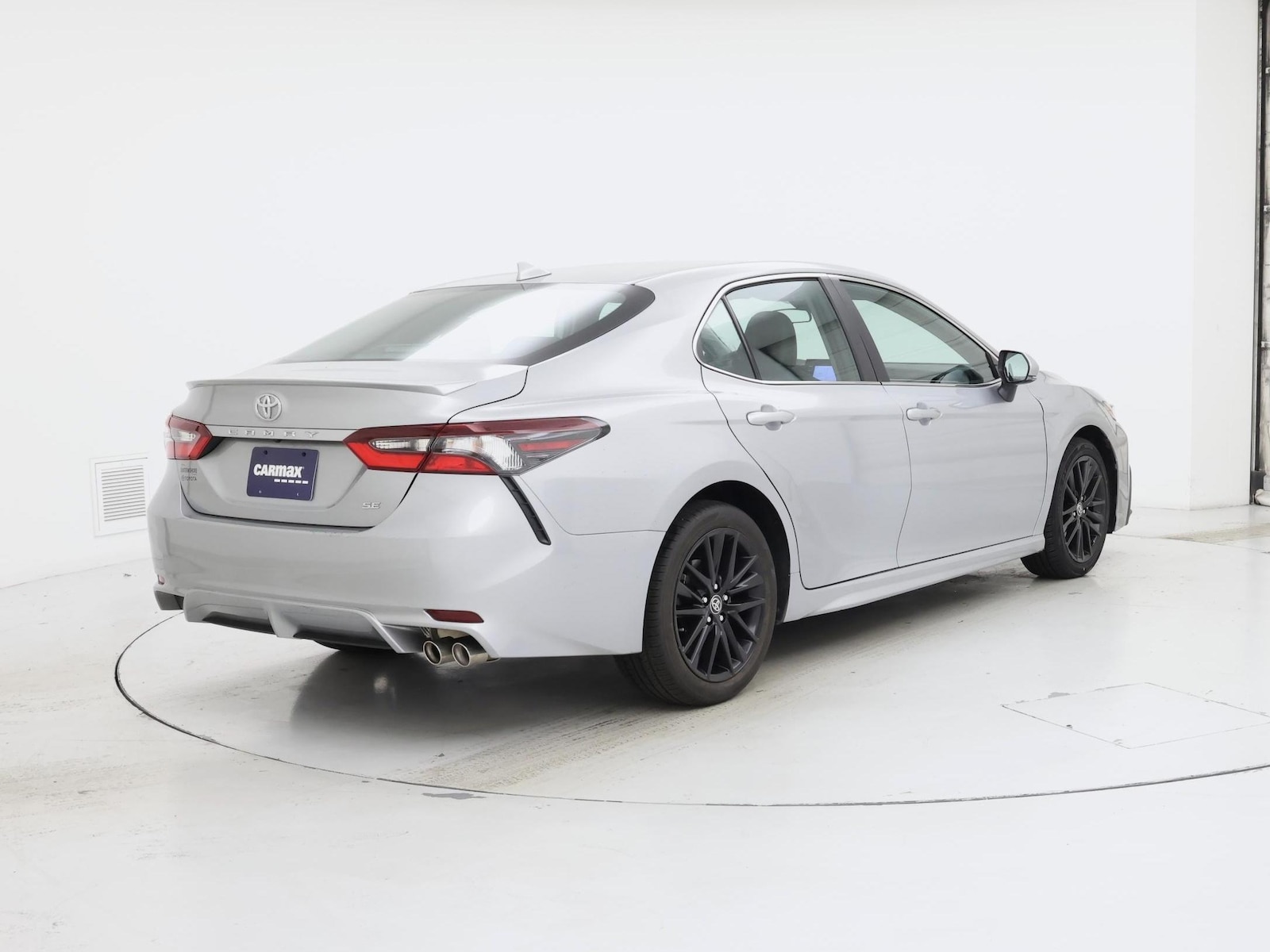 2023 Toyota Camry SE - Photo 9
