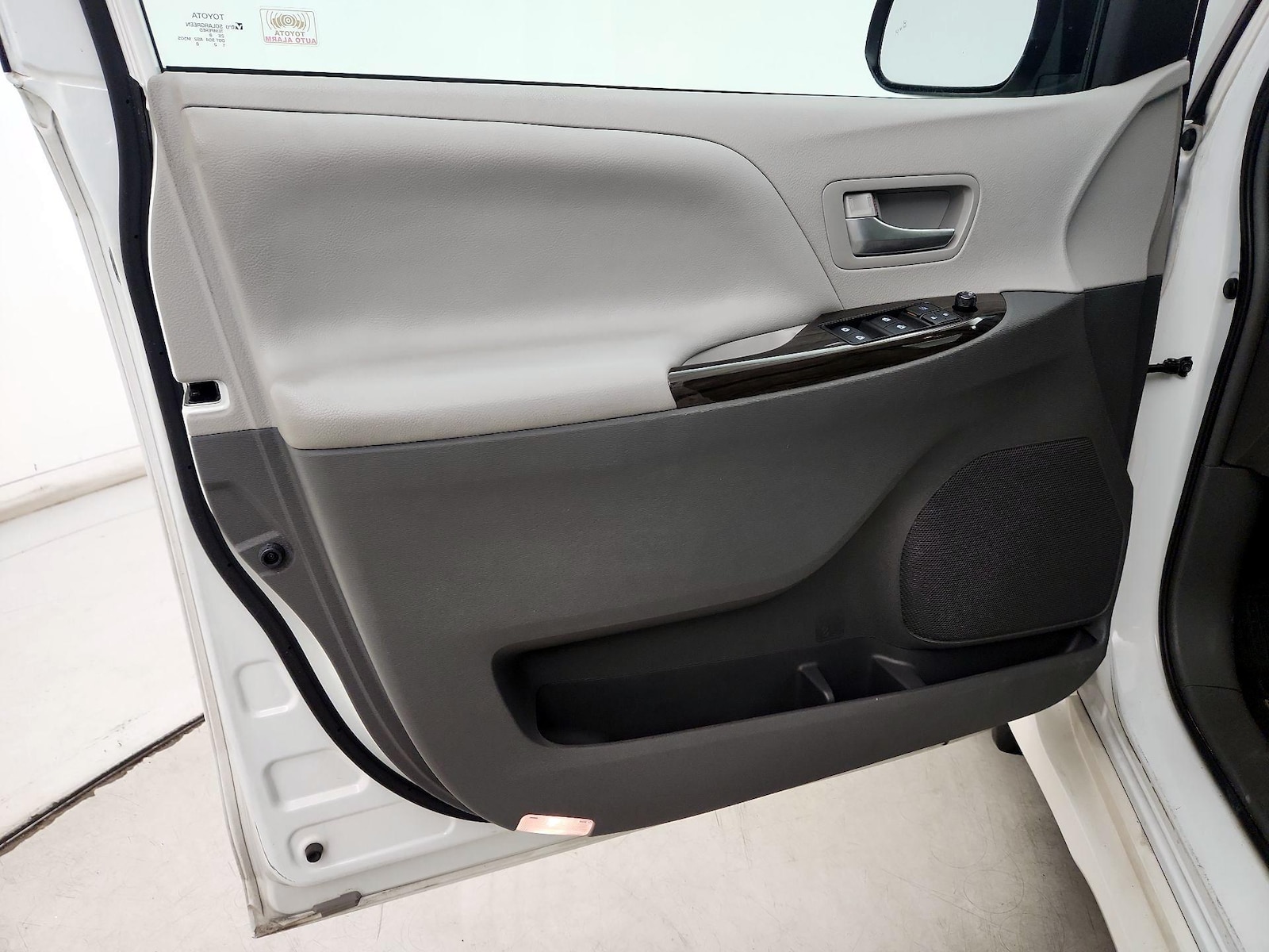 2019 Toyota Sienna XLE - Photo 11