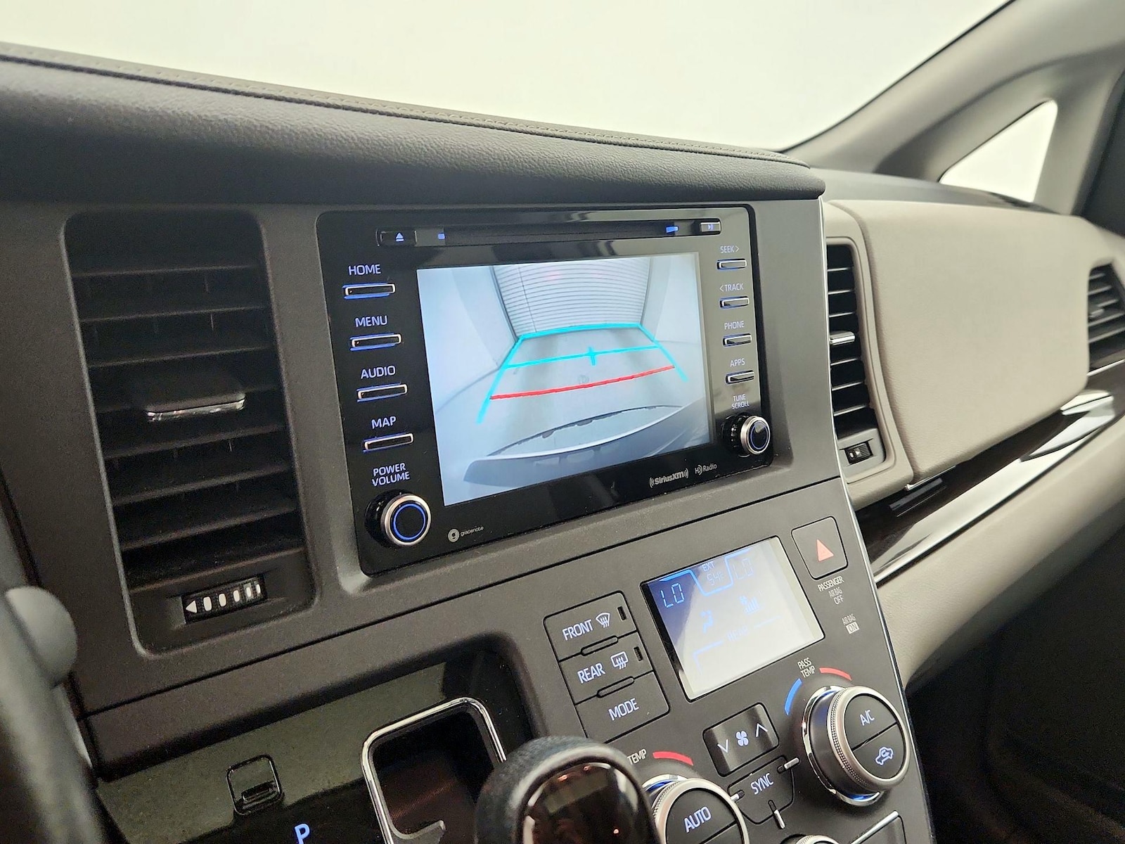 2019 Toyota Sienna XLE - Photo 14