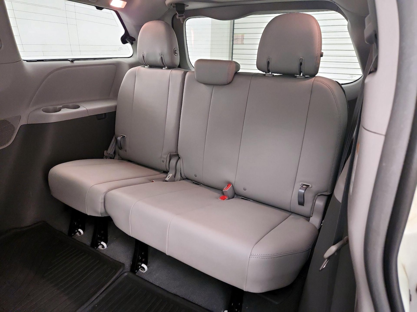 2019 Toyota Sienna XLE - Photo 21